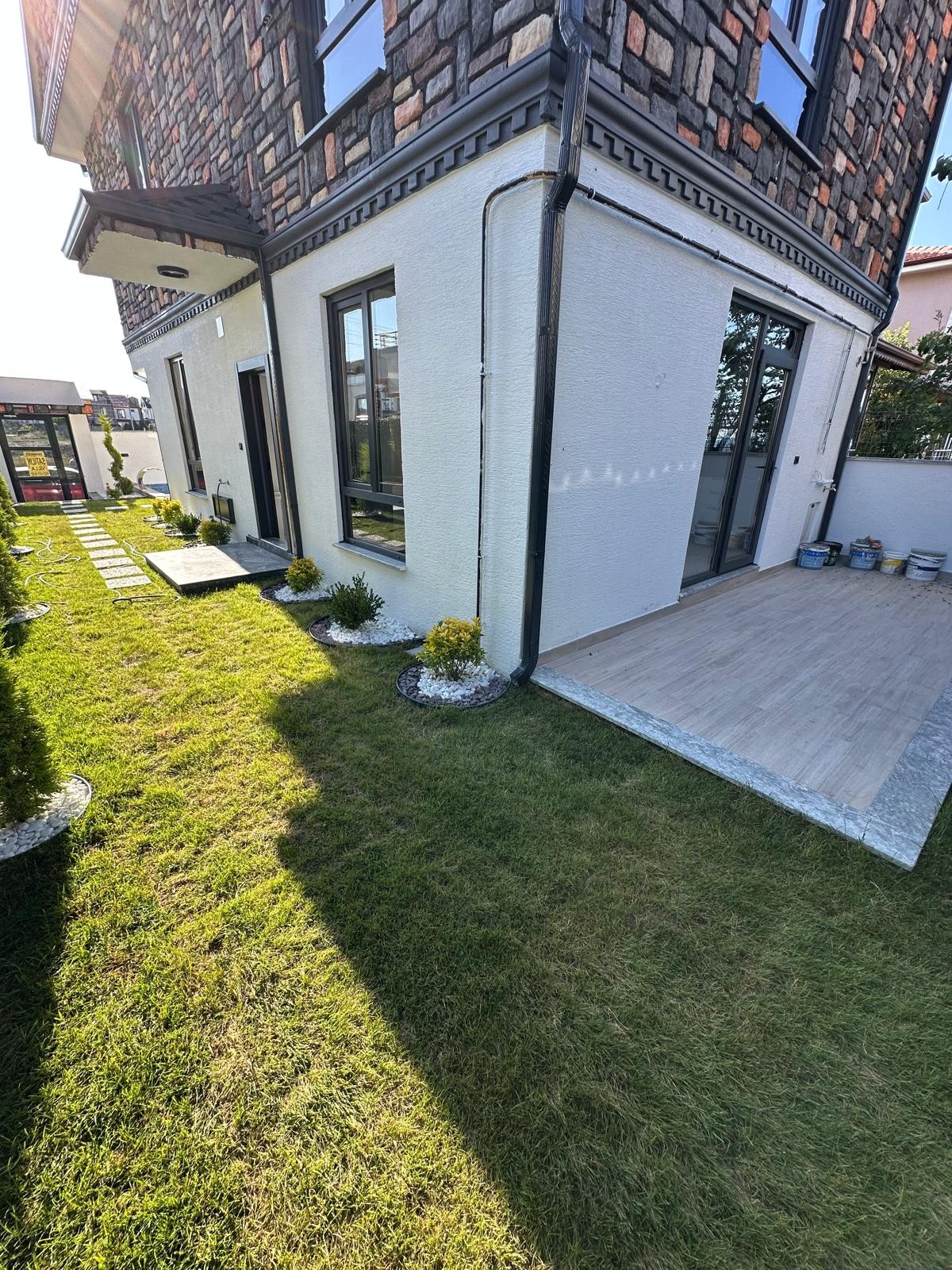 162m2 ARSA İÇİNDE TAM BAĞIMSIZ MÜSTAKİL, GENİŞ BAHÇE, AYRI MUTFAK, 5+1 TRİPLEKS VİLLA! KOCAALİ YALI MH