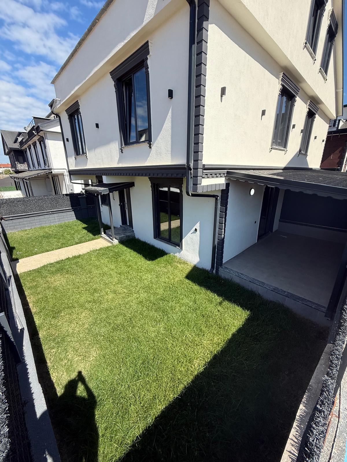 AYRI MUTFAK, GENİŞ BAHÇE, LÜKS DİZAYN, MERKEZ PLAJ, EBEVEYN BANYOLU 3+1 TRİPLEKS VİLLA! KOCAALİ YAYLA MH