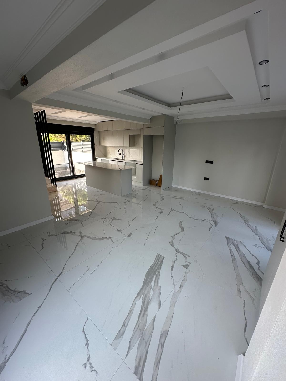 162m2 ARSA İÇİNDE TAM BAĞIMSIZ MÜSTAKİL, HER KAT DENİZ MANZARALI(3.PARSEL), ISITMALI HAVUZLU(40m2), MERKEZ PLAJ 4+1 TRİPLEKS VİLLA! KOCAALİ YALI MH