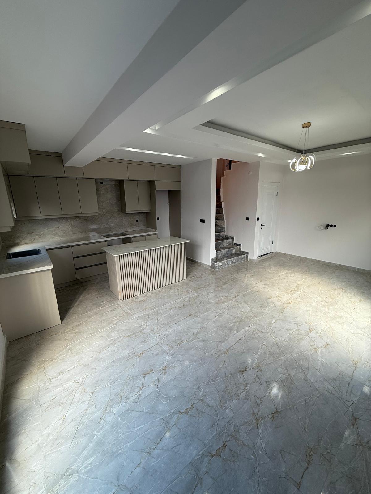 MERKEZ PLAJ-PLAJA 110 METRE, LÜKS DİZAYN, HAVUZLU, BARBEKÜLÜ 3+1 TRİPLEKS VİLLA! KOCAALİ YAYLA MH