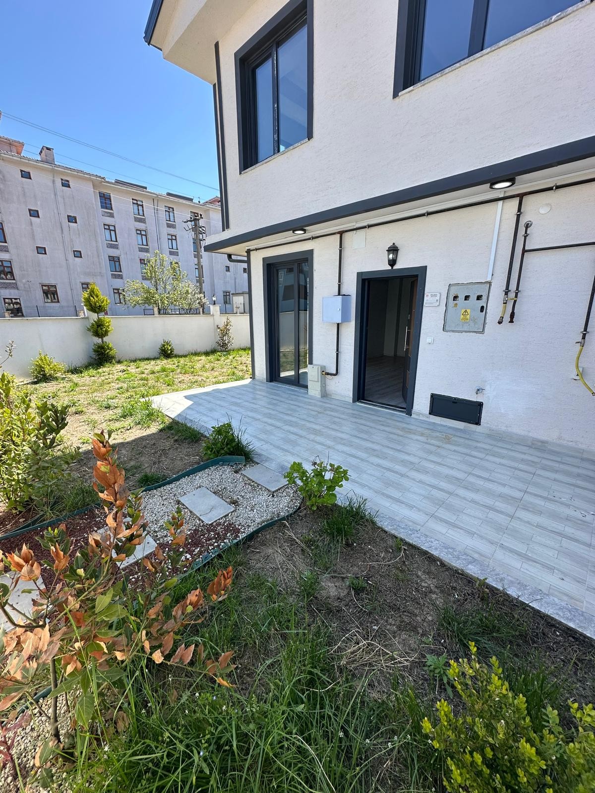 ULTRA GENİŞ BAHÇE ALANLI, KÖŞE PARSEL, EBEVEYN BANYOLU F/P 3+1 TRİPLEKS VİLLA! KOCAALİ YALI MH 