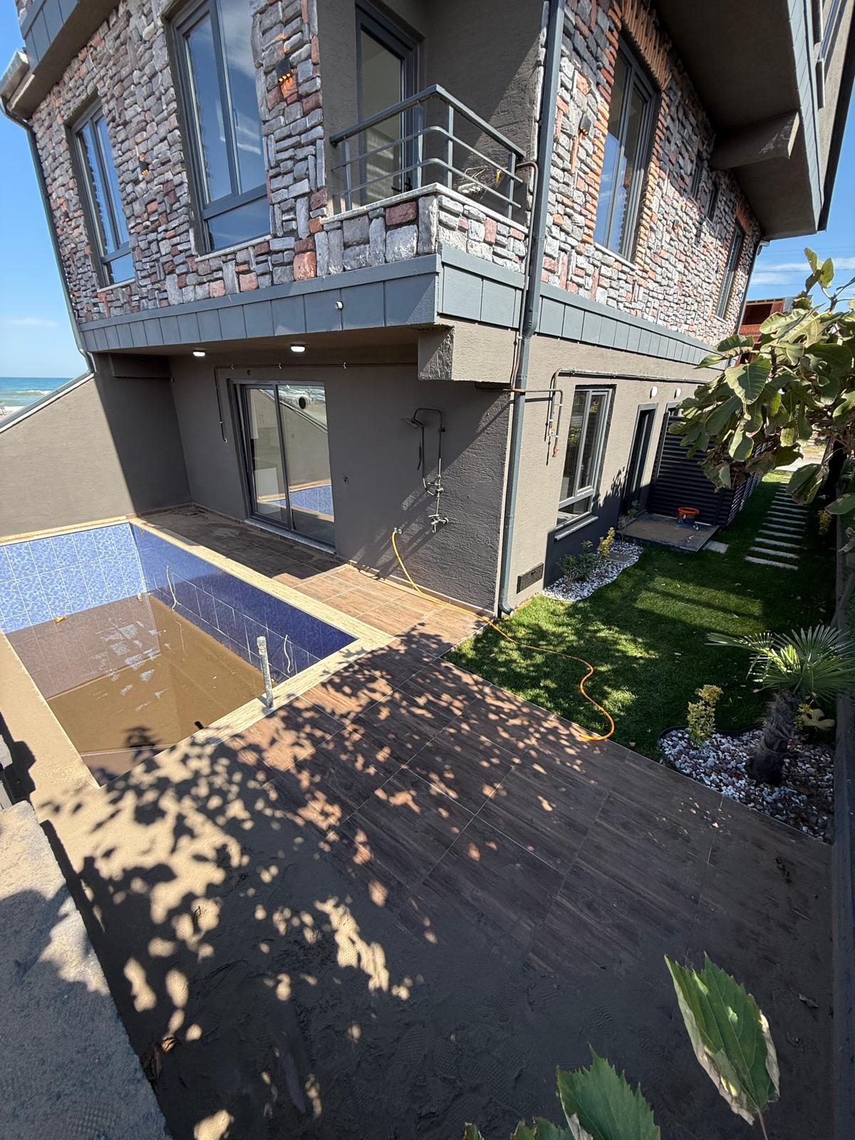 DENİZE 2.PARSEL, HAVUZLU, KAPANMAZ DENİZ MANZARALI, ÖN-ARKA CEPHE SEÇENEKLİ-ARKA 4+1 TRİPLEKS VİLLA! KOCAALİ ALANDERE MH