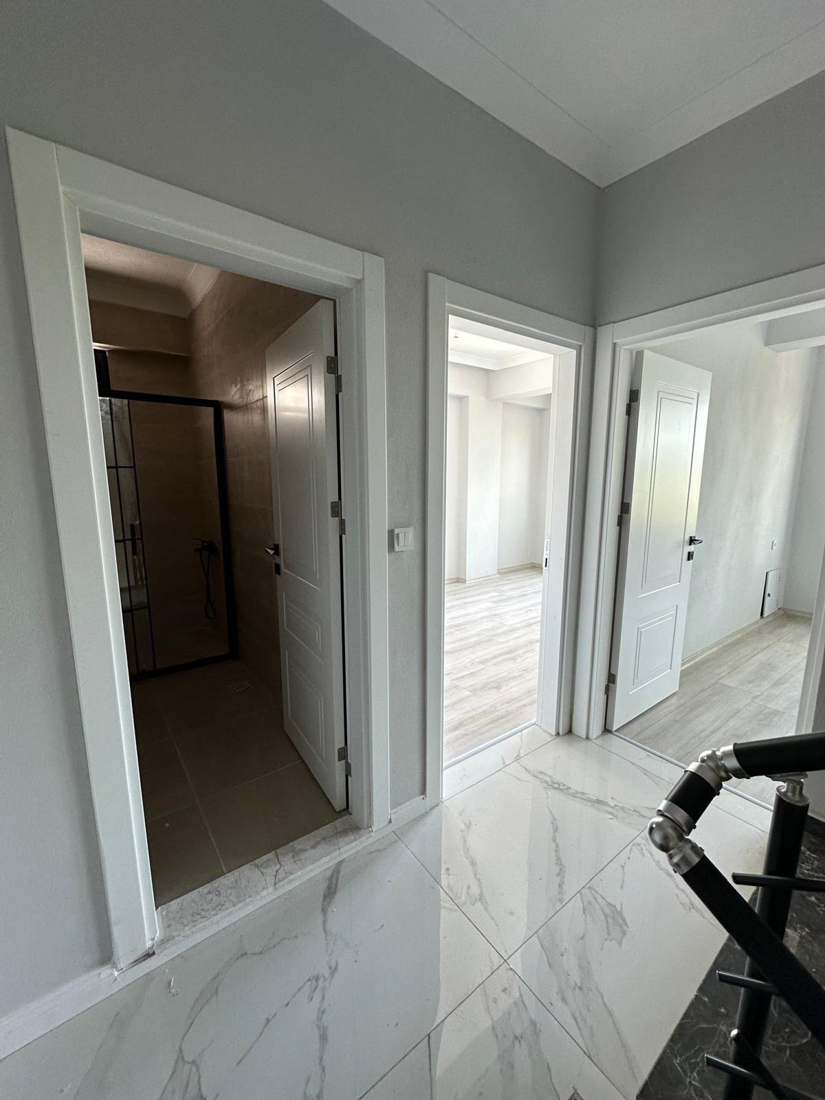 ARKA CEPHE, BAĞIMSIZ MÜSTAKİL GİRİŞ, VERANDALI, YERDEN ISITMA  3+1 TRİPLEKS VİLLA! KOCAALİ ALANDERE MH