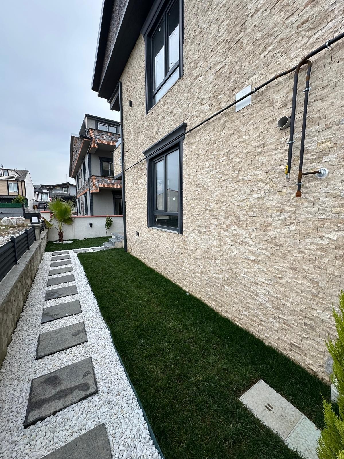 OTURUMA HAZIR, GRANİT ZEMİN, YERDEN ISITMA 3+1 TRİPLEKS VİLLA! KOCAALİ ALANDERE
