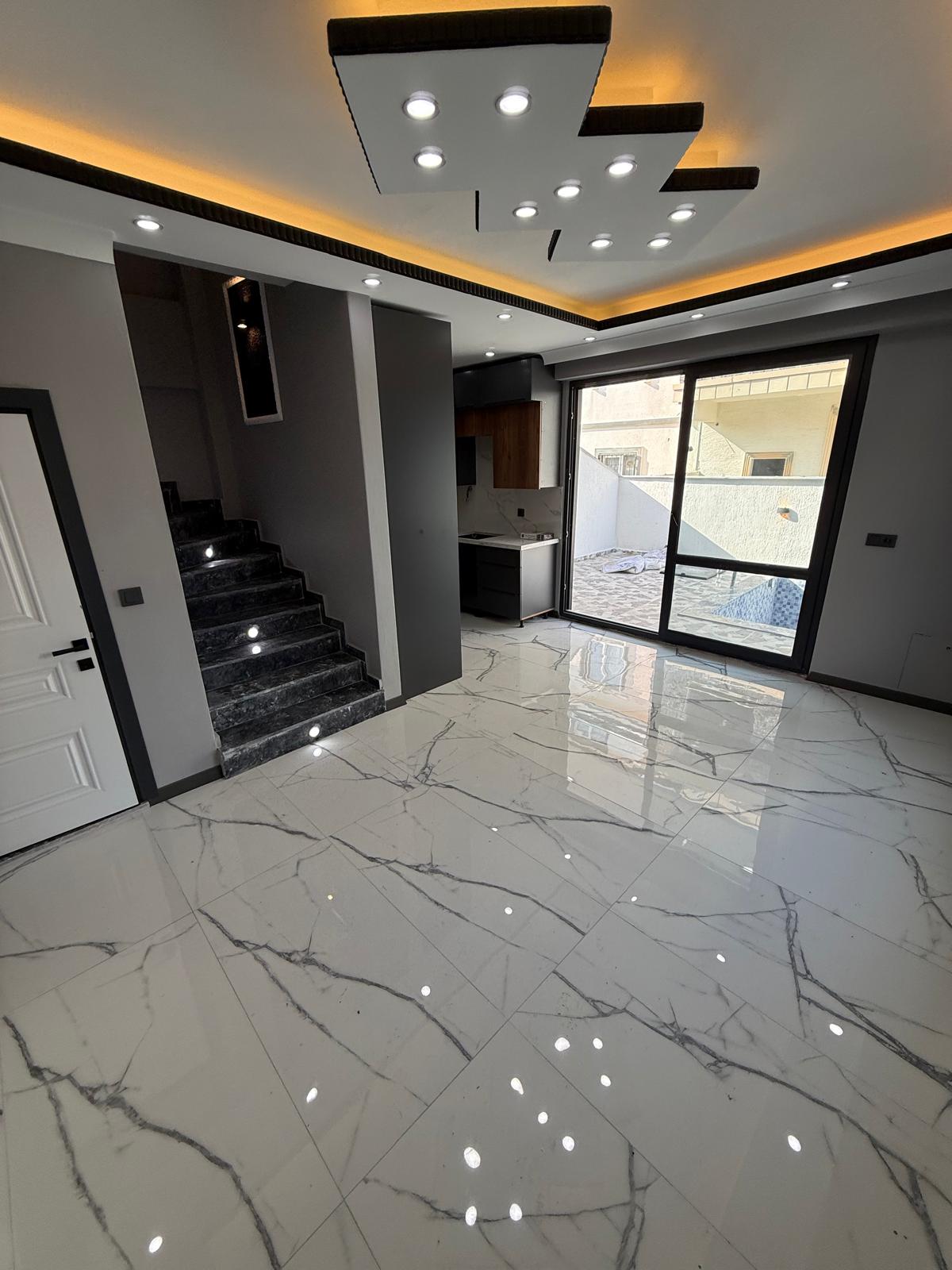 HAVUZLU, ARKA CEPHE, PLAJA 70METRE, LÜKS DİZAYN, YERDEN ISITMA 3+1 TRİPLEKS VİLLA! KOCAALİ ALANDERE MH