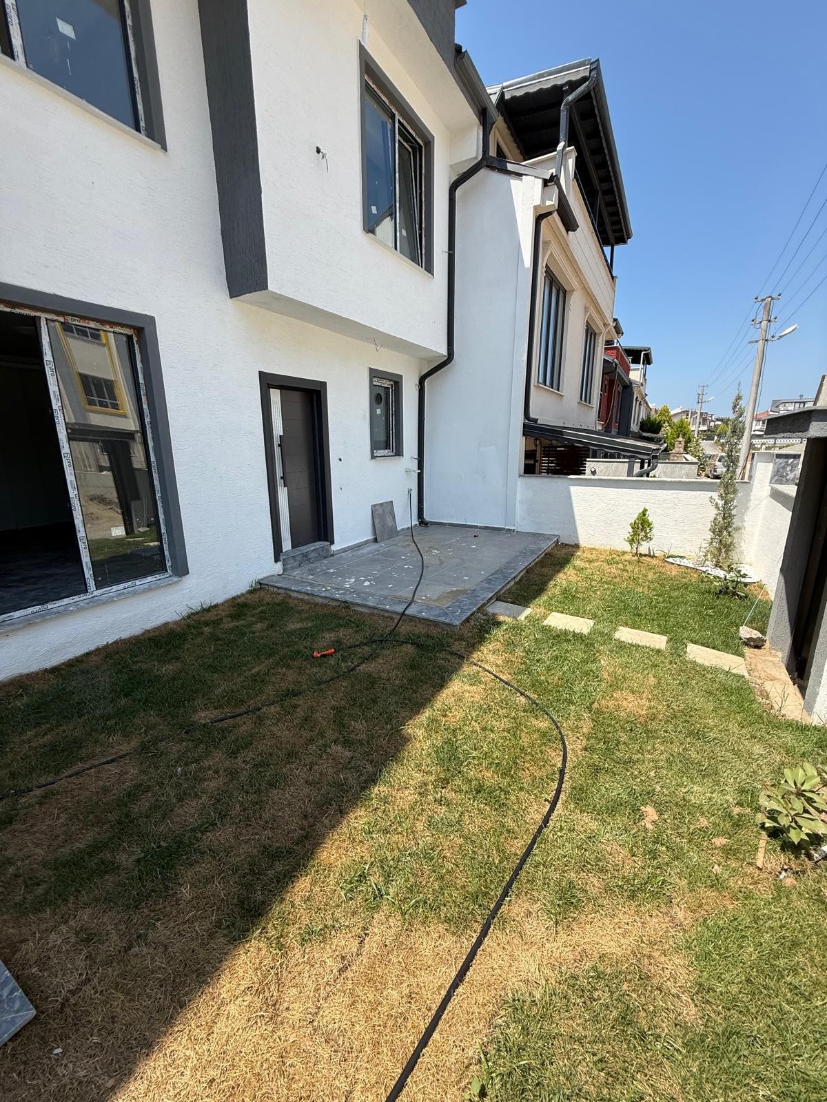 YOLA CEPHE, OKUL YANI, MÜSTAKİL GİRİŞ-BAHÇE, EBEVEYN BANYO, MERKEZ PLAJ 3+1 TRİPLEKS ! KOCAALİ YALI MH