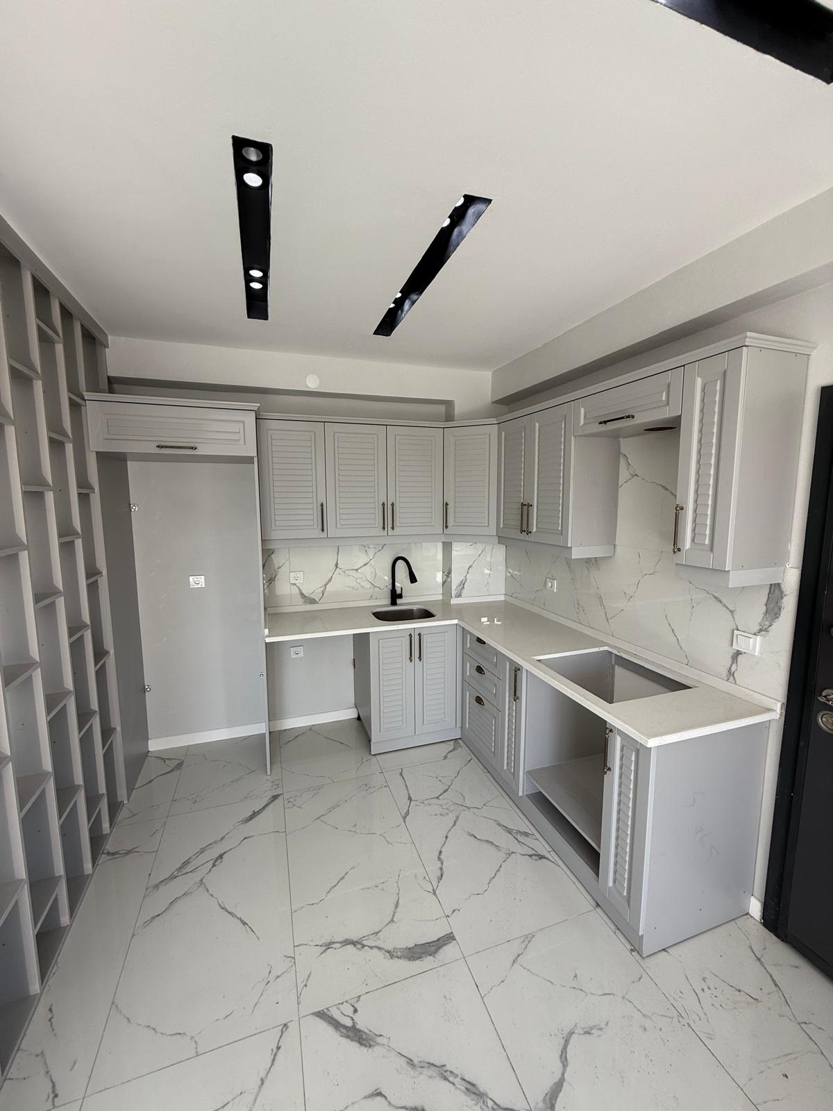 KÖŞE PARSEL, MERKEZ PLAJ, ULTRA GENİŞ BAHÇE, HAVUZLU, EBEVEYN BANYOLU, ALAÇATI TAŞ KONSEPT 4+1 TRİPLEKS VİLLA! KOCAALİ YAYLA MH