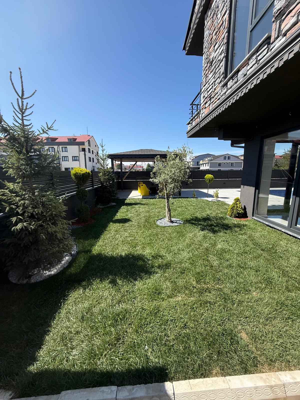 KIŞ BAHÇELİ-ULTRA GENİŞ EMSALSİZ BAHÇE, HAVUZLU, MERKEZ PLAJ, LÜKS DİZAYN 4+1 TRİPLEKS VİLLA! KOCAALİ YAYLA MH