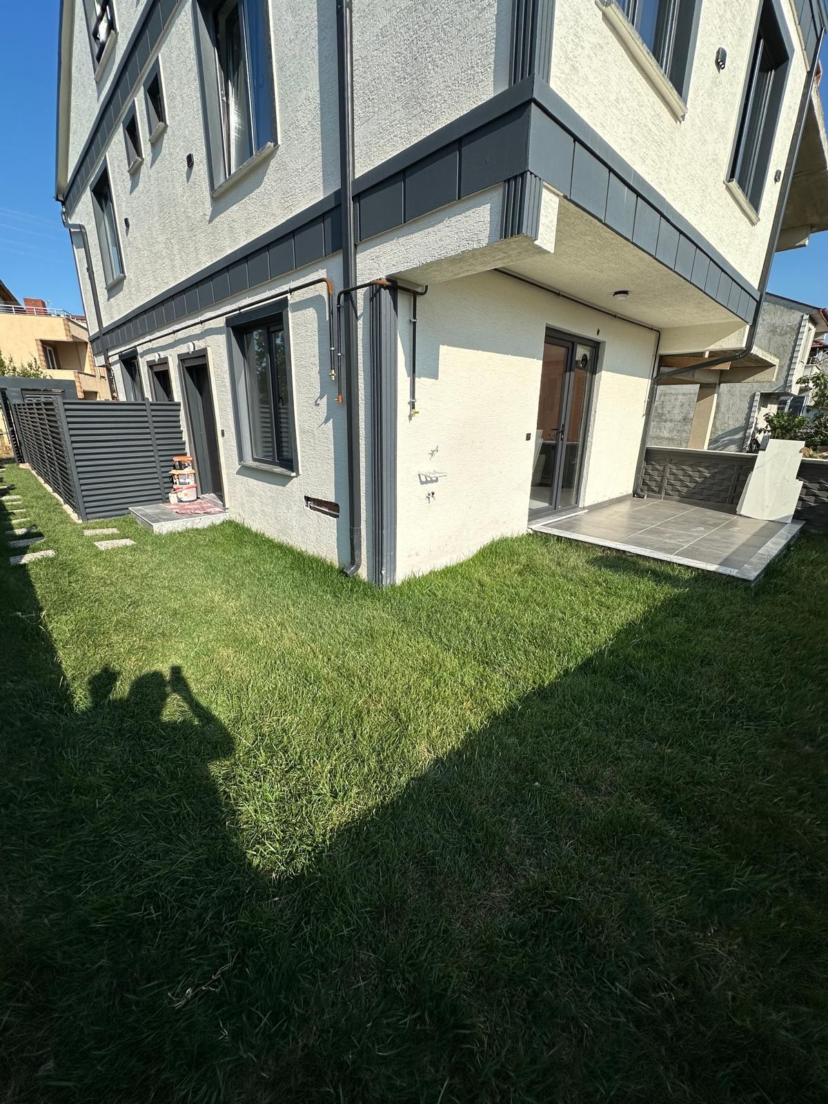 TAM BAĞIMSIZ MÜSTAKİL GİRİŞ, MÜSTAKİL GENİŞ BAHÇE, FİYAT PERFORMANS 3+1 TRİPLEKS VİLLA! KOCAALİ ALANDERE MH