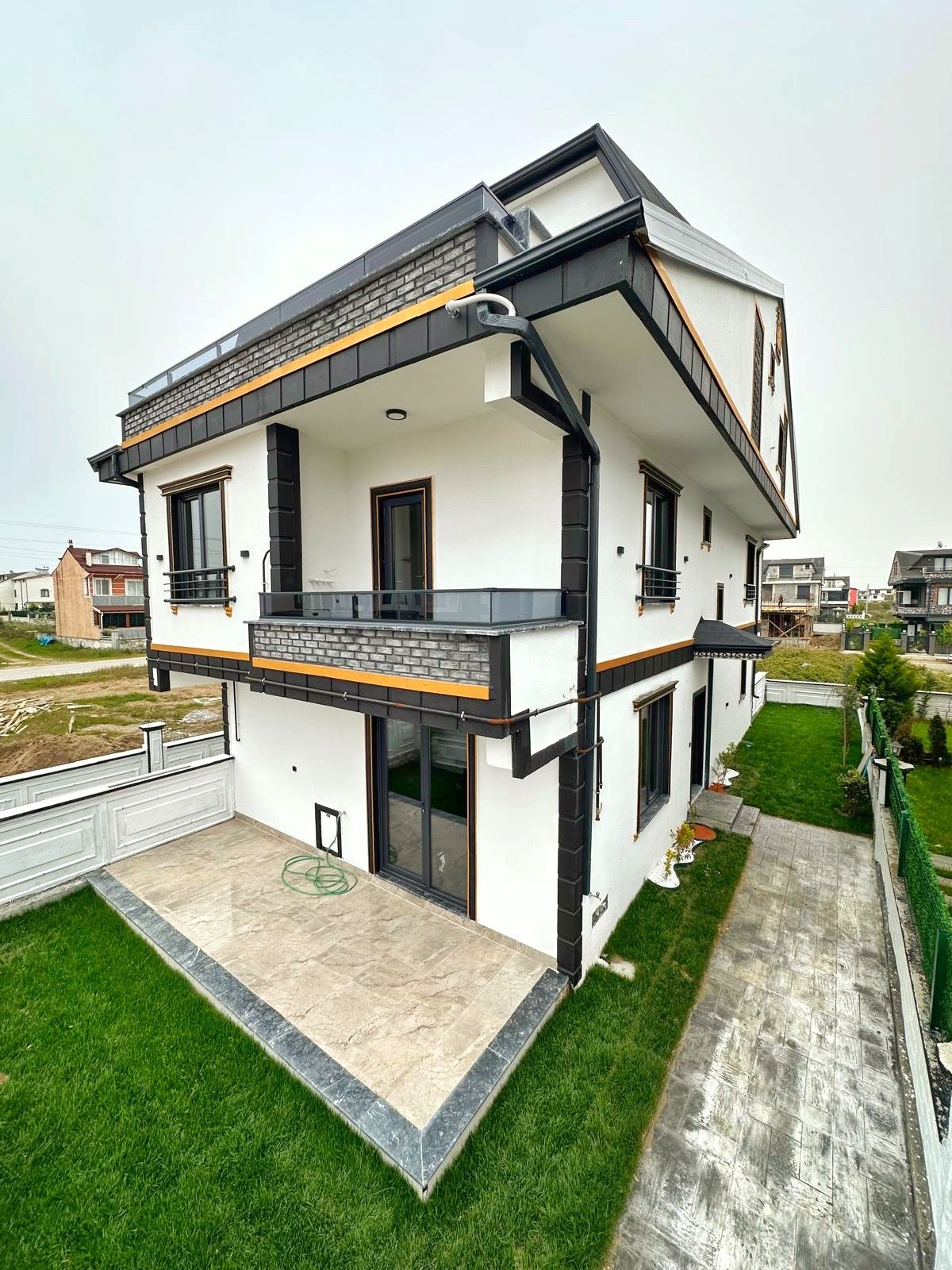 AYRIK NİZAM, ULTRA GENİŞ BAHÇE ve BİNA KULLANIM ALANLI, LÜKS DİZAYN 4+1 TRİPLEKS VİLLA! KOCAALİ ALANDERE MH