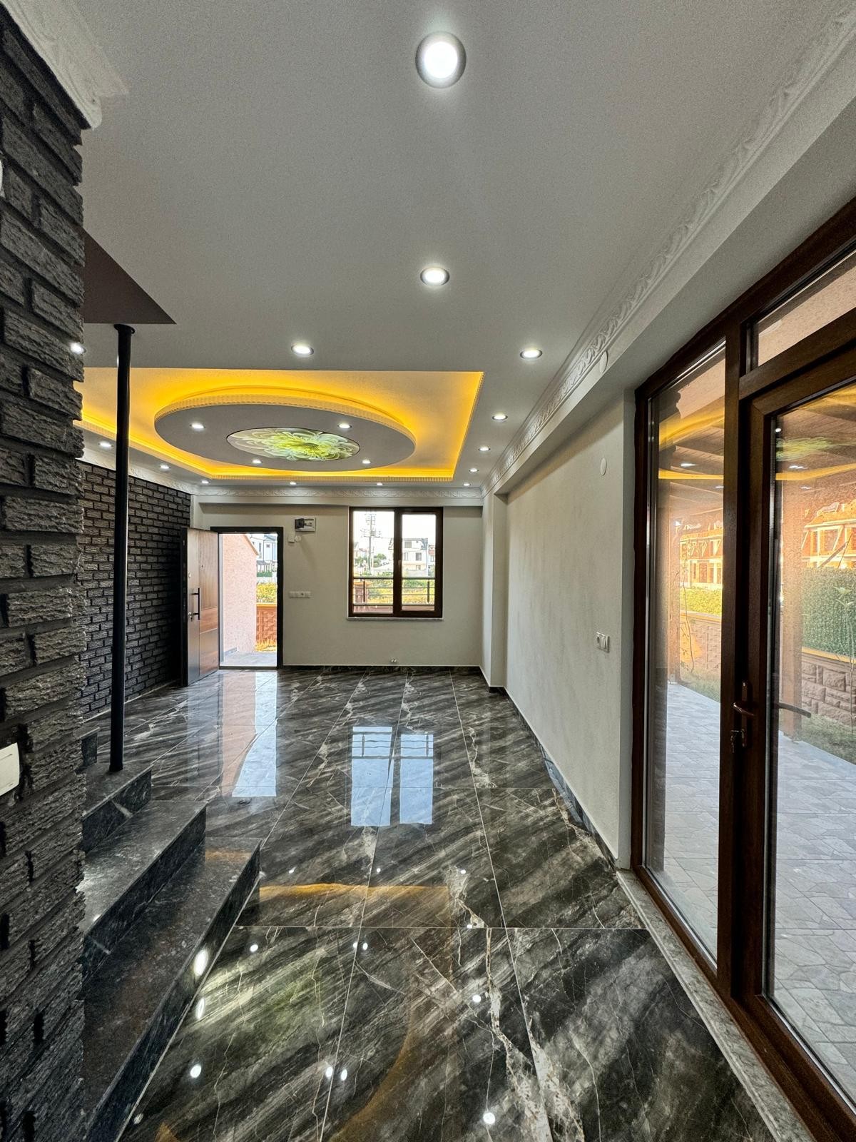 245m2 ARSA İÇİNDE, LÜKS TASARIM, AYRI MUTFAK, VERANDALI 4+1 TRİPLEKS! KOCAALİ ALANDERE MH
