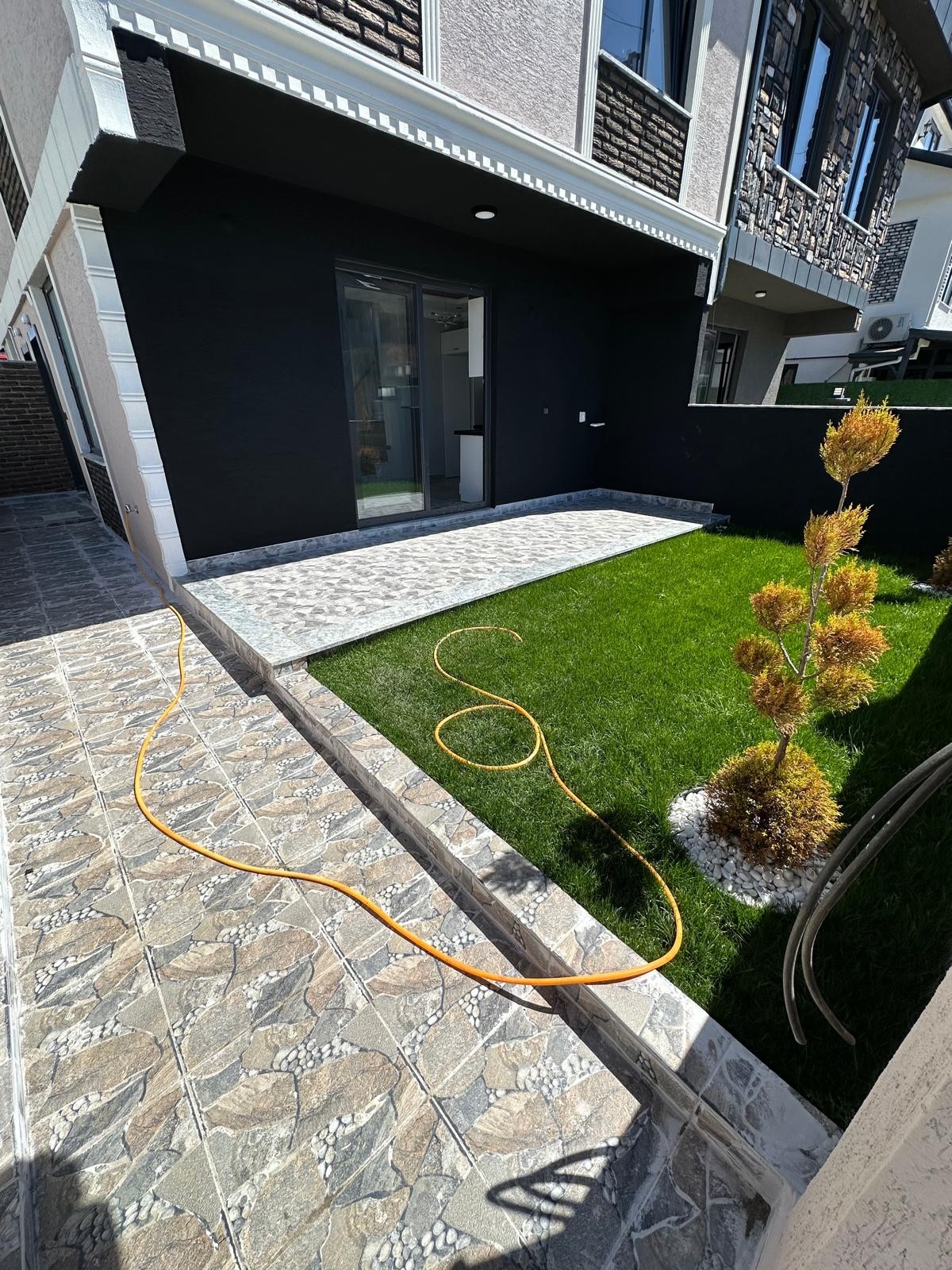 EBEVEYN BANYOLU, ÖN-ARKA CEPHE SEÇENEKLİ(ÖN), KOMPLE GRANİT ZEMİN, YERDEN ISITMA 3+1 TRİPLEKS VİLLA! KOCAALİ ALANDERE MH