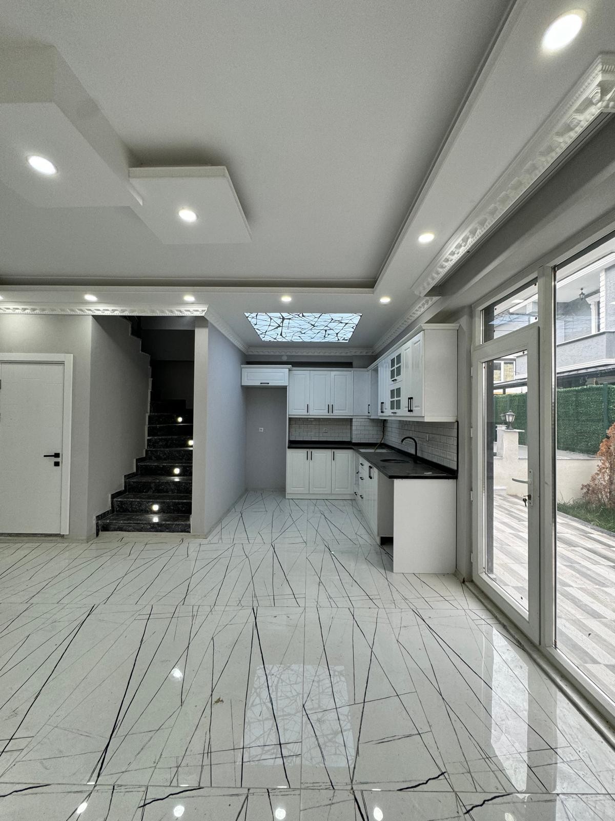 FİYAT/PERFORMANS 3+1 TRİPLEKS VİLLA! EBEVEYN BANYOLU, KOMBİ PETEK! KOCAALİ YALI MH