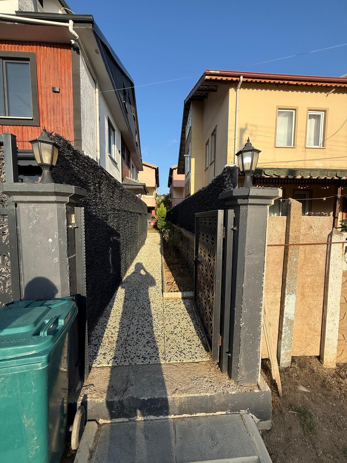 MERKEZ PLAJ, BARBEKÜLÜ, VERANDALI, KOMPLE GRANİT ZEMİN 4+1 TRİPLEKS VİLLA! KOCAALİ YALI MH