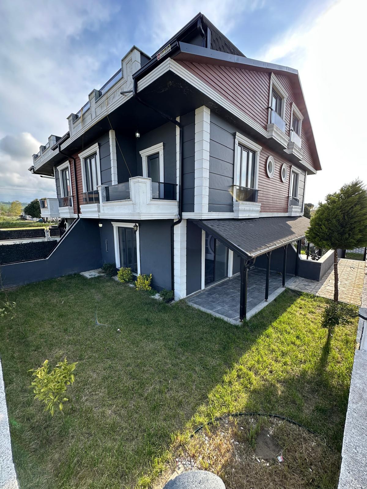 F/P, BARBEKÜLÜ, EBEVEYN BANYOLU, GENİŞ BAHÇE ALANLI, KOMBİ(PETEK) 3+1 TRİPLEKS VİLLA! KOCAALİ ALANDERE MH
