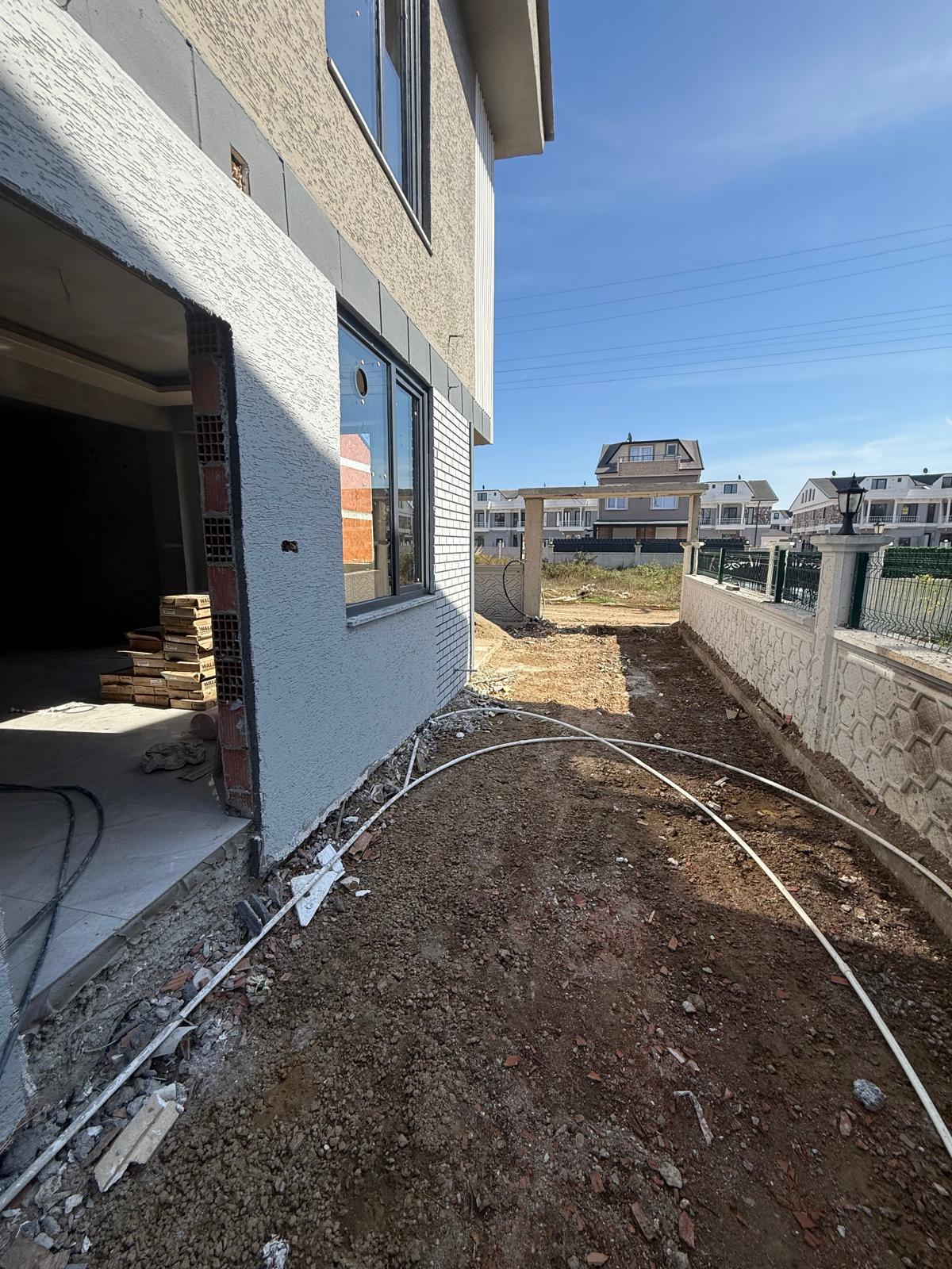 2 AYA TESLİM, ÖN-ARKA CEPHE SEÇENEKLİ, FIRSAT FİYATLI, PLAJA 180METRE 3+1 TRİPLEKS VİLLA! KOCAALİ ALANDERE MH