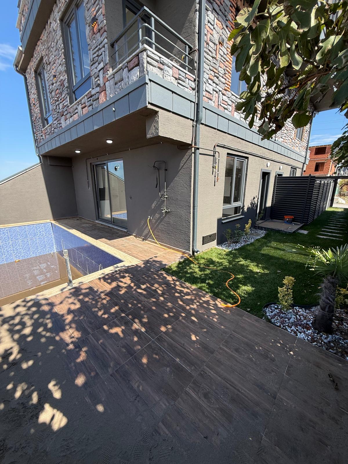 DENİZE 2.PARSEL, HAVUZLU, KAPANMAZ DENİZ MANZARALI, ÖN-ARKA CEPHE SEÇENEKLİ-ARKA 4+1 TRİPLEKS VİLLA! KOCAALİ ALANDERE MH