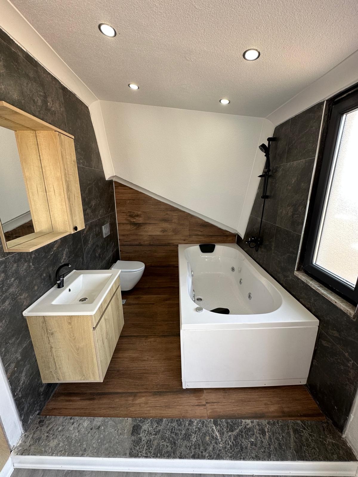 DENİZE 50M MESAFE, JAKUZİLİ, HAVUZLU, HAMAM KONSEPT BANYO 3+1 TRİPLEKS VİLLA! KOCAALİ YALI MH