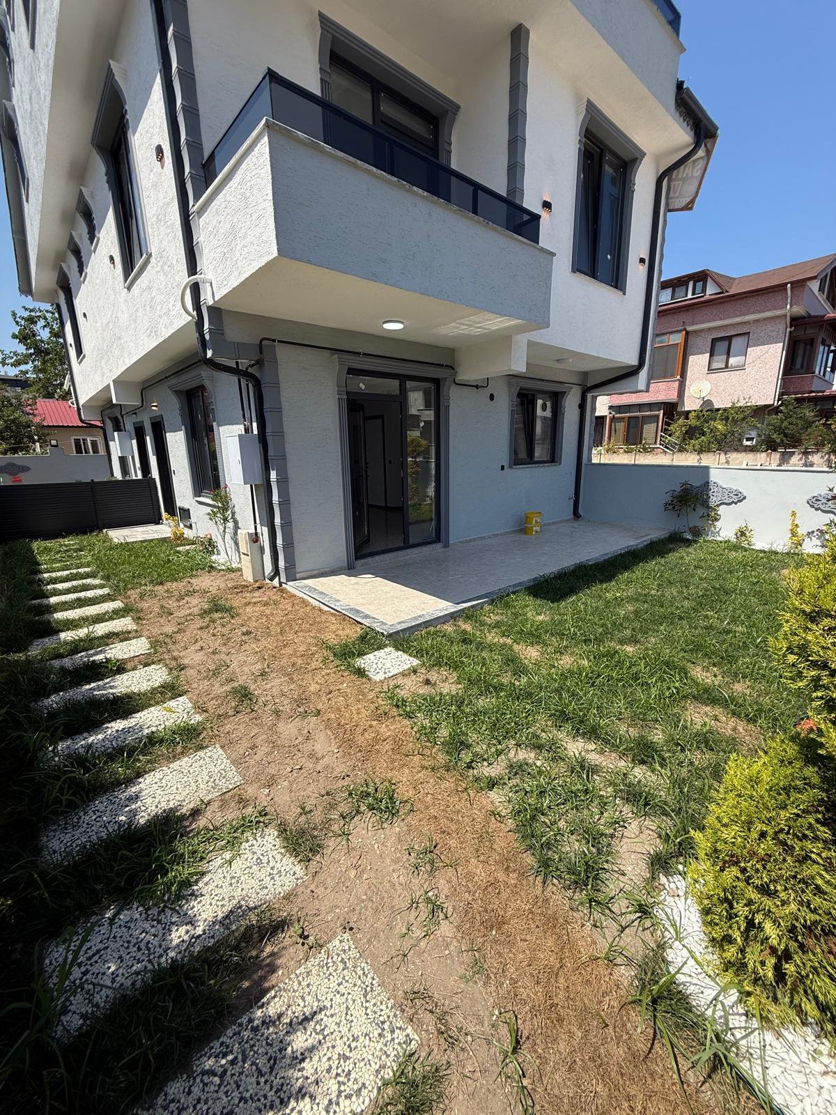 GENİŞ BAHÇE-BİNA KULLANIM ALANLI, MERKEZ PLAJ, PLAJA 80METRE, ÖN CEPHE 4+1 TRİPLEKS VİLLA! KOCAALİ YAYLA MH