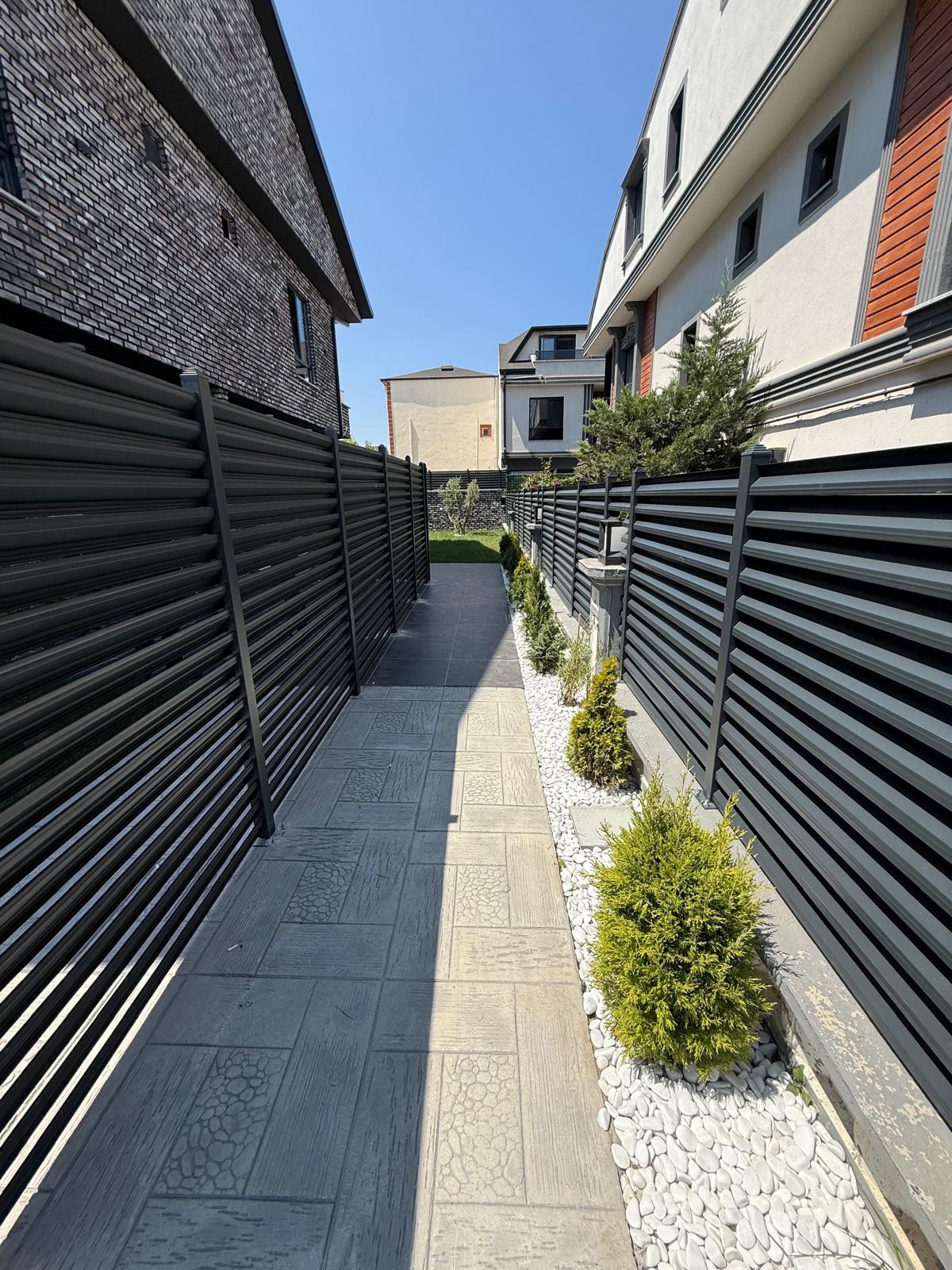 ULTRA GENİŞ BAHÇE, MERKEZ PLAJ, 145m2 KENDİNE AİT ARSASI, TAŞ KONSEPT, HAVUZLU 4+1 TRİPLEKS VİLLA! KOCAALİ YALI MH
