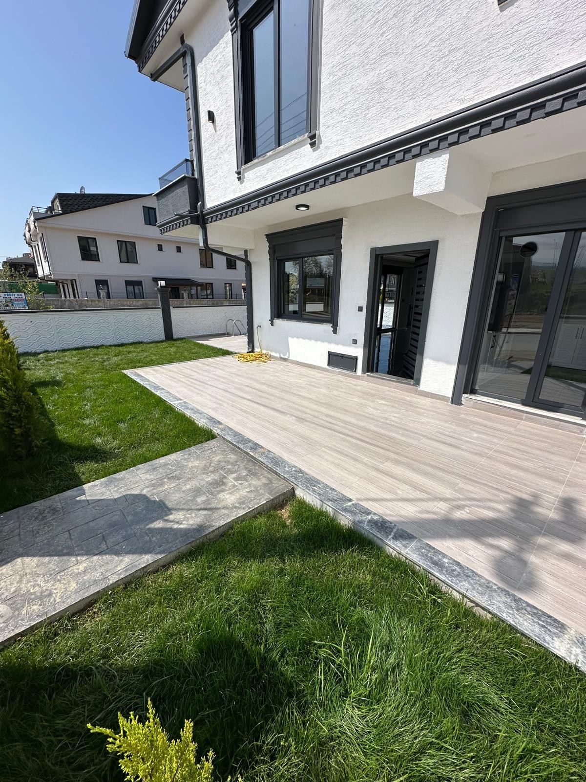 192m2 ARSA İÇİNDE, ULTRA GENİŞ BİNA-BAHÇE GENİŞ KULLANIM ALANLI, LÜKS DİZAYN 5+1 TRİPLEKS! KOCAALİ YAYLA MH