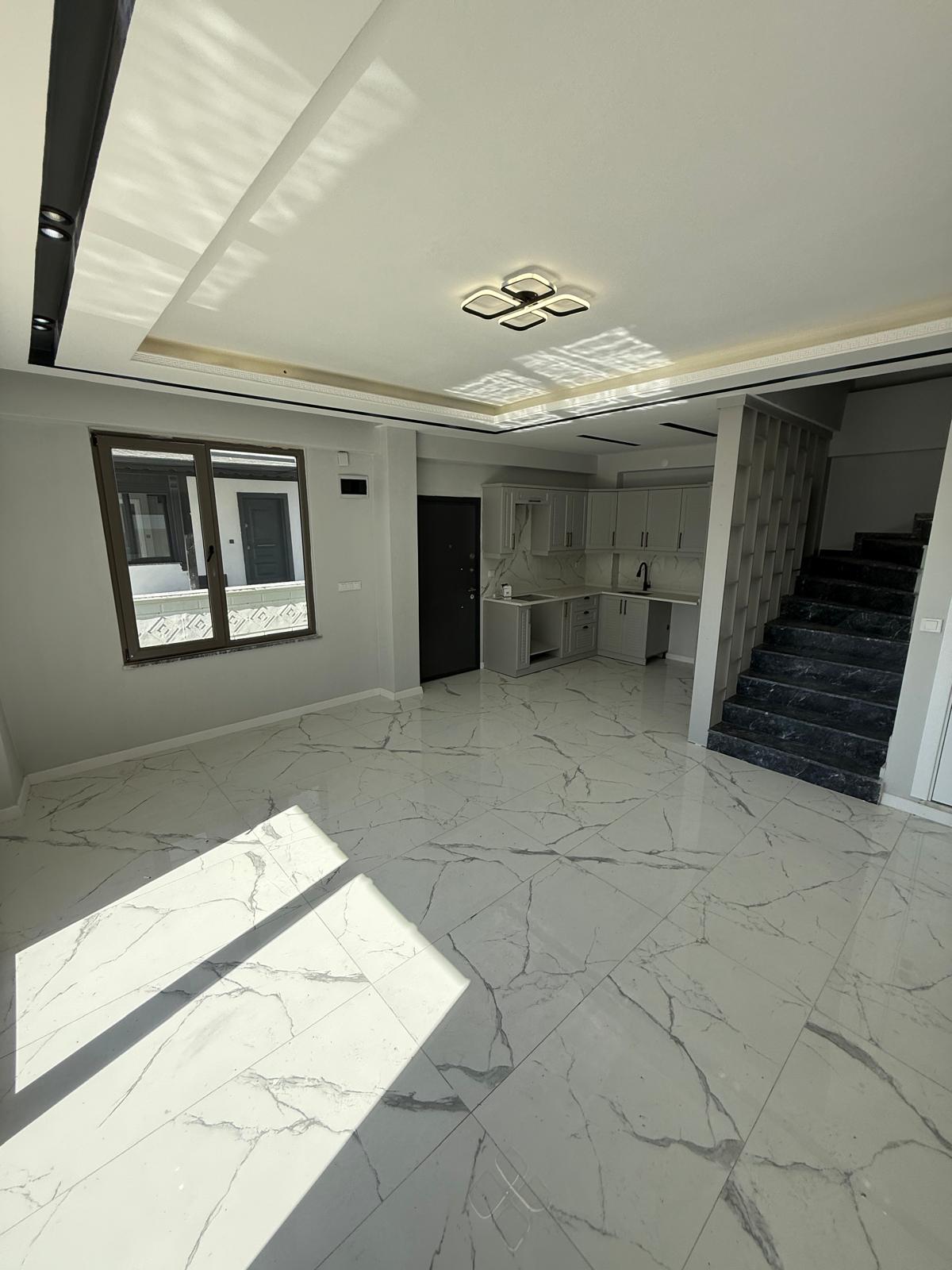 MERKEZ PLAJ, ULTRA GENİŞ BAHÇE, HAVUZLU, EBEVEYN BANYOLU, ALAÇATI TAŞ KONSEPT 4+1 TRİPLEKS VİLLA! KOCAALİ YAYLA MH