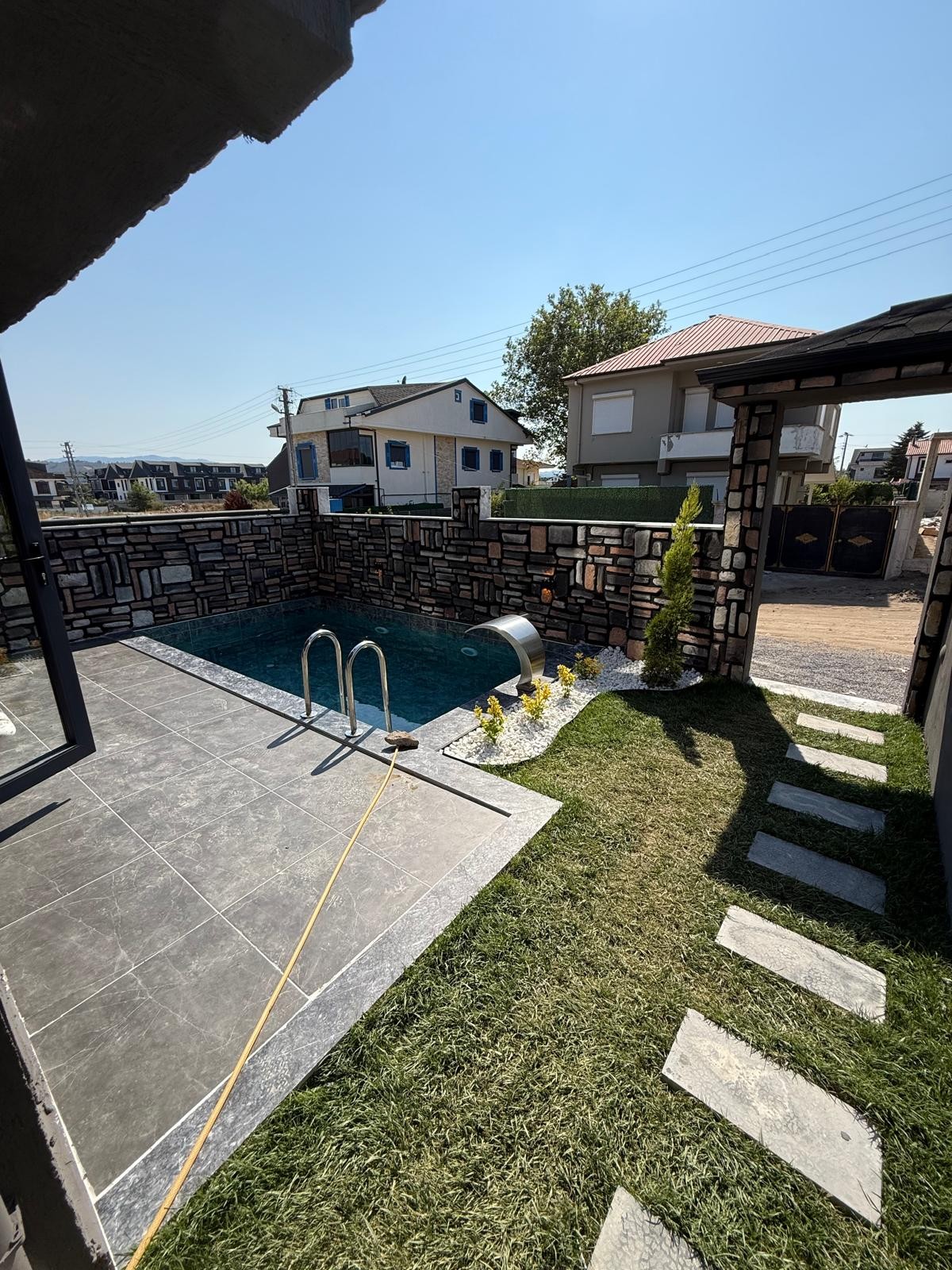 DENİZ MANZARALI TERAS, LÜKS DİZAYN, ÖN CEPHE, HAVUZLU 4+1 TRİPLEKS VİLLA! KOCAALİ ALANDERE MH