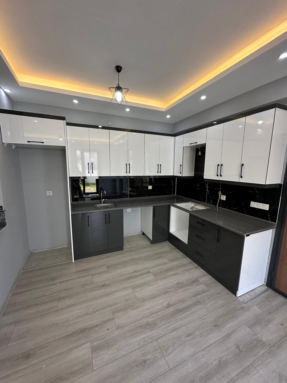ULTRA GENİŞ BAHÇE ALANLI, KÖŞE PARSEL, EBEVEYN BANYOLU F/P 3+1 TRİPLEKS VİLLA! KOCAALİ YALI MH 
