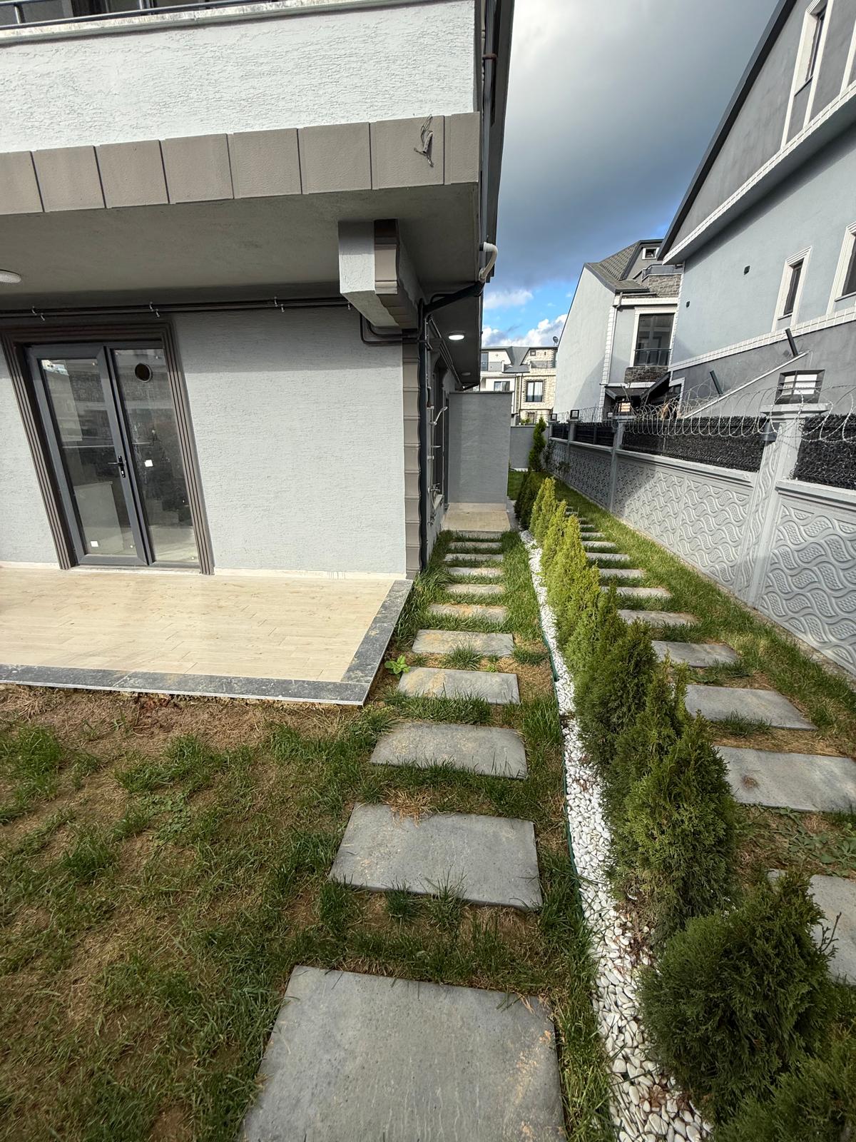 PLAJA 110METRE, ÖN CEPHE, LÜKS DİZAYN, EBEVEYN BANYO F/P TRİPLEKS 3+1 VİLLA! KOCAALİ ALANDERE MH