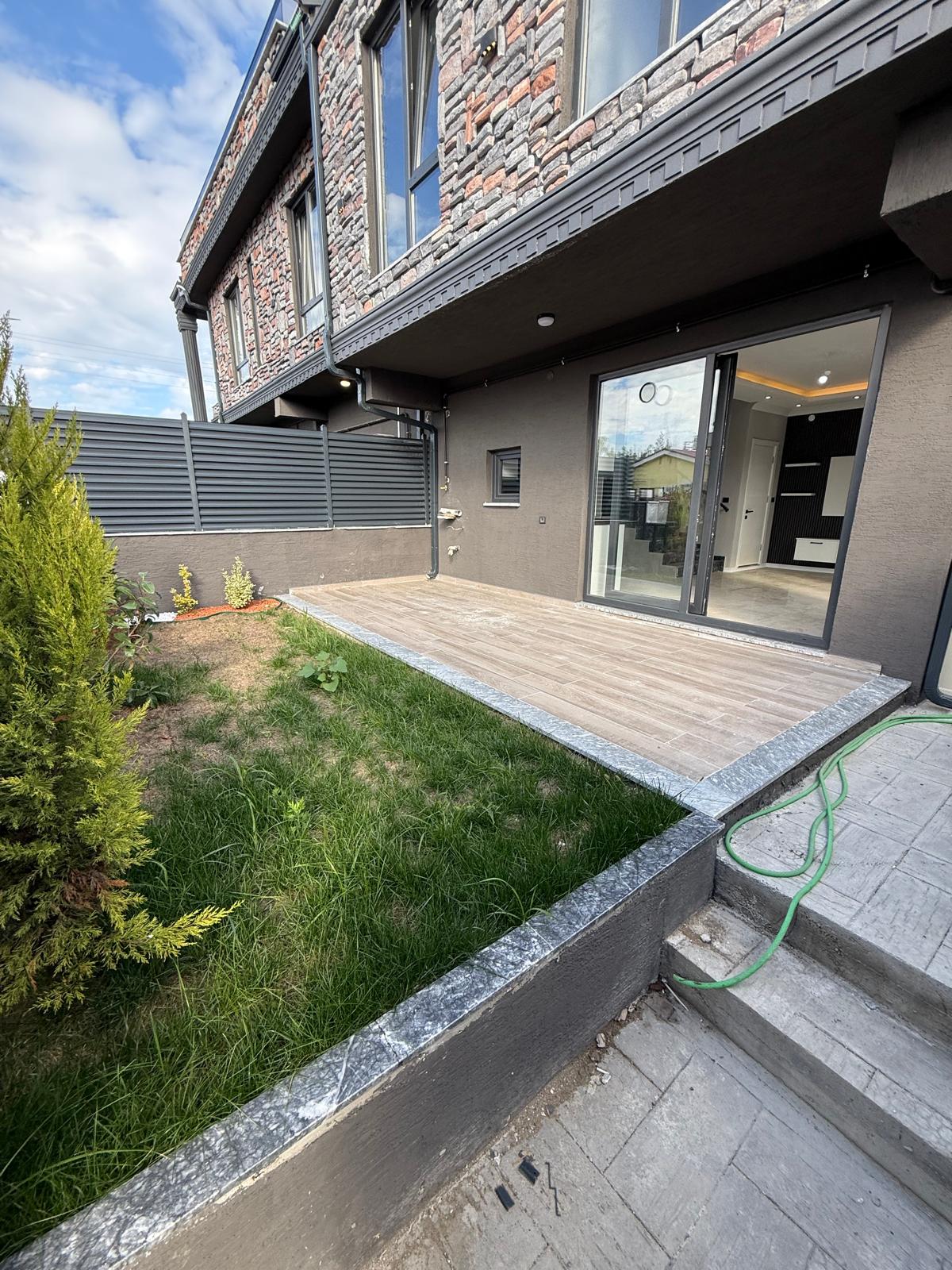 LÜKS DİZAYN, MERKEZ PLAJ, EBEVEYN BANYOLU, KOMPLE GRANİT ZEMİN 3+1 TRİPLEKS VİLLA! KOCAALİ YALI MH