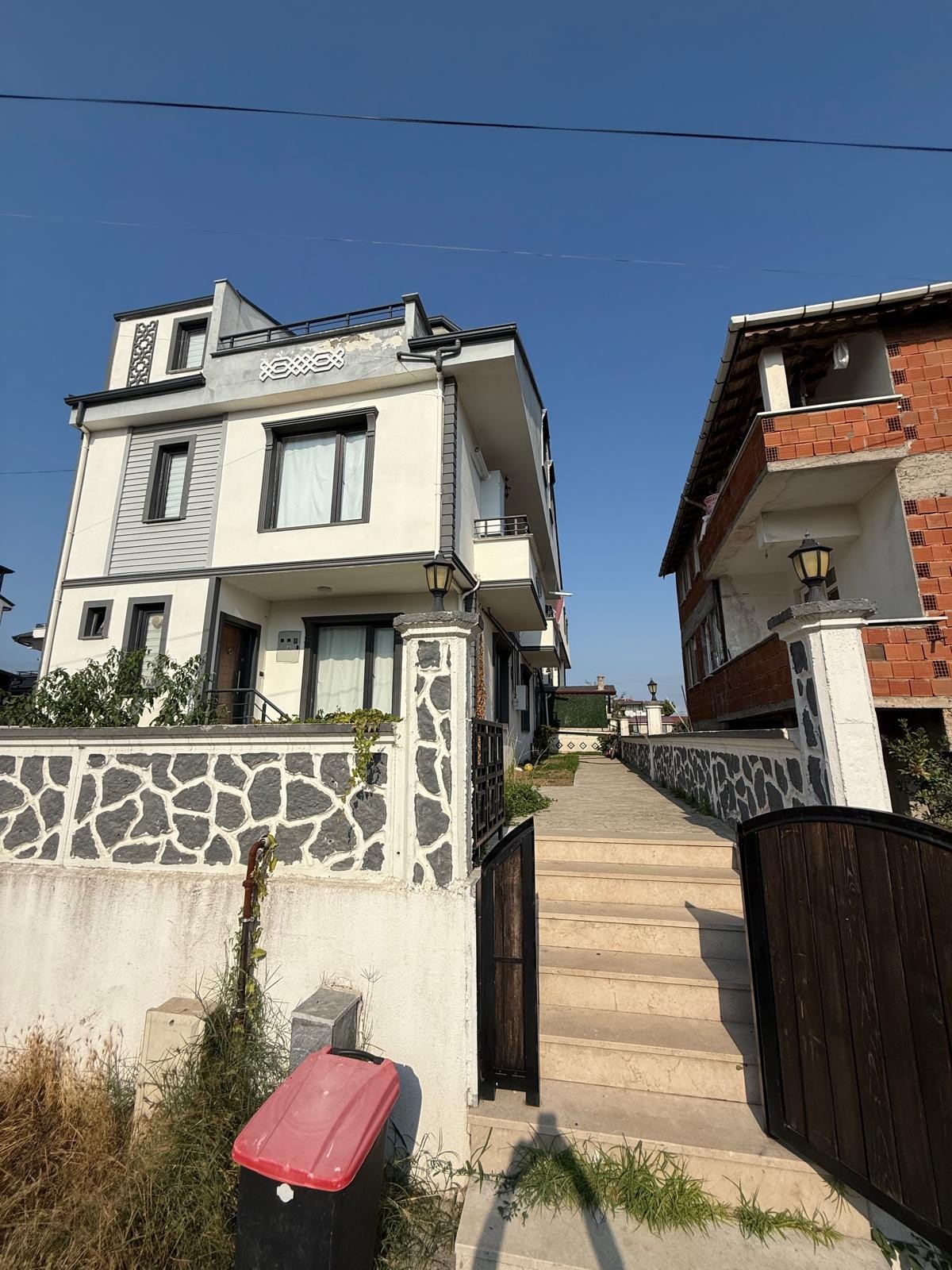 GENİŞ KIŞ BAHÇELİ, KOMBİ-PETEK, EBEVEYN BANYOLU, MERKEZ PLAJ 3+1 TRİPLEKS VİLLA! KOCAALİ YALI MH