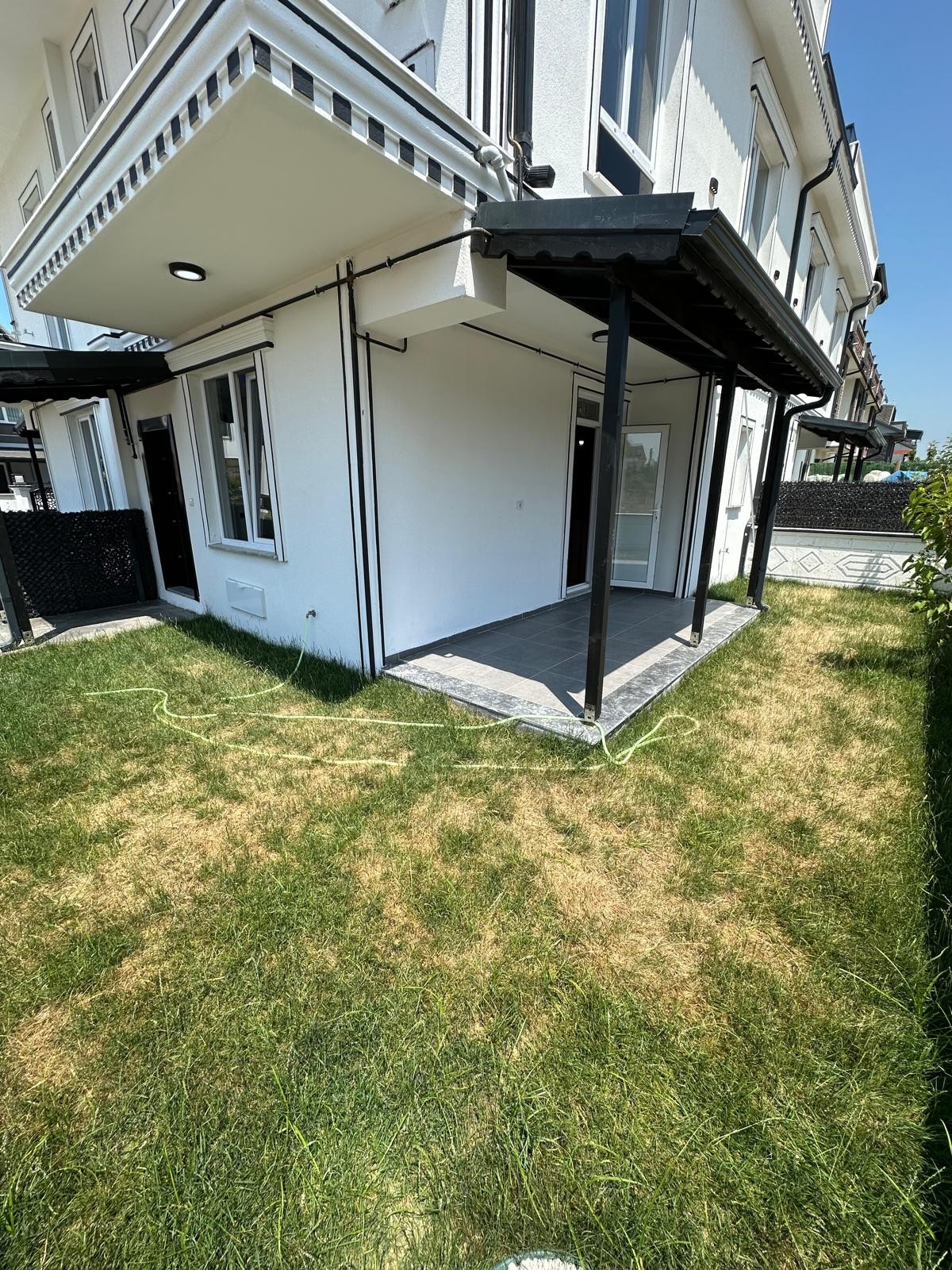 EBEVEYN BANYO, MÜSTAKİL GİRİŞ, MÜSTAKİL BAHÇE, VERANDALI 3+1 TRİPLEKS VİLLA! KOCAALİ ALANDERE MH