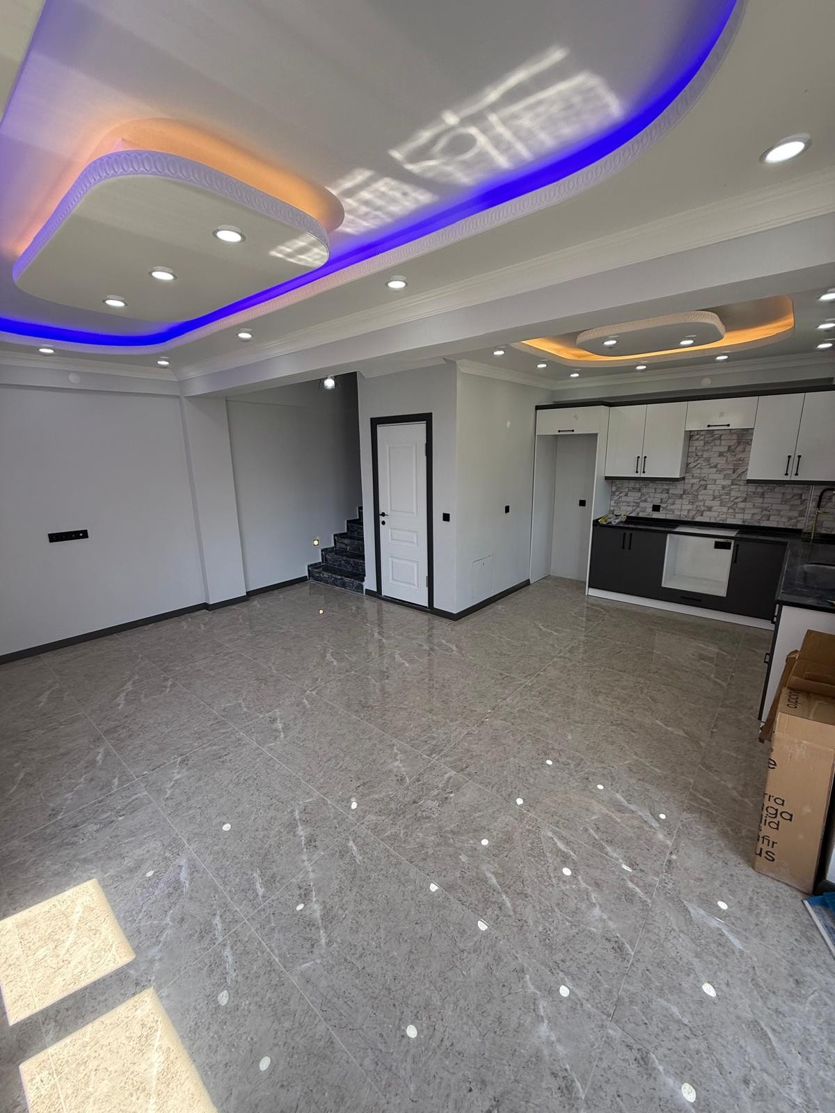 GENİŞ BAHÇE-BİNA KULLANIM ALANLI, MERKEZ PLAJ, PLAJA 80METRE, ÖN CEPHE 4+1 TRİPLEKS VİLLA! KOCAALİ YAYLA MH