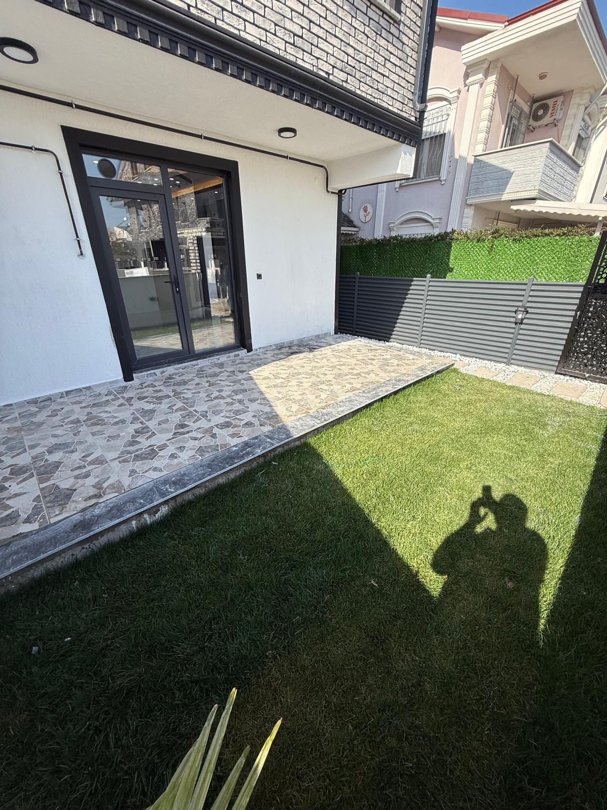 ÖN CEPHE, PLAJA 70METRE, LÜKS DİZAYN, YERDEN ISITMA 3+1 TRİPLEKS VİLLA! KOCAALİ ALANDERE MH