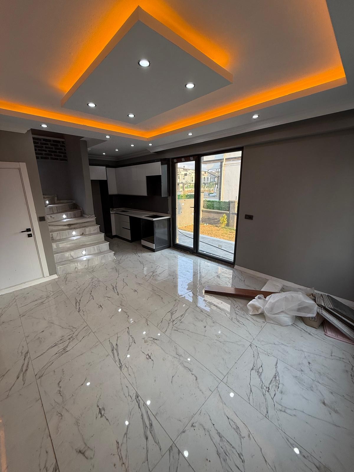 ARKA CEPHE, MÜSTAKİL GİRİŞ-BAHÇE, EBEVEYN BANYO 3+1 TRİPLEKS VİLLA! KOCAALİ ALANDERE MH