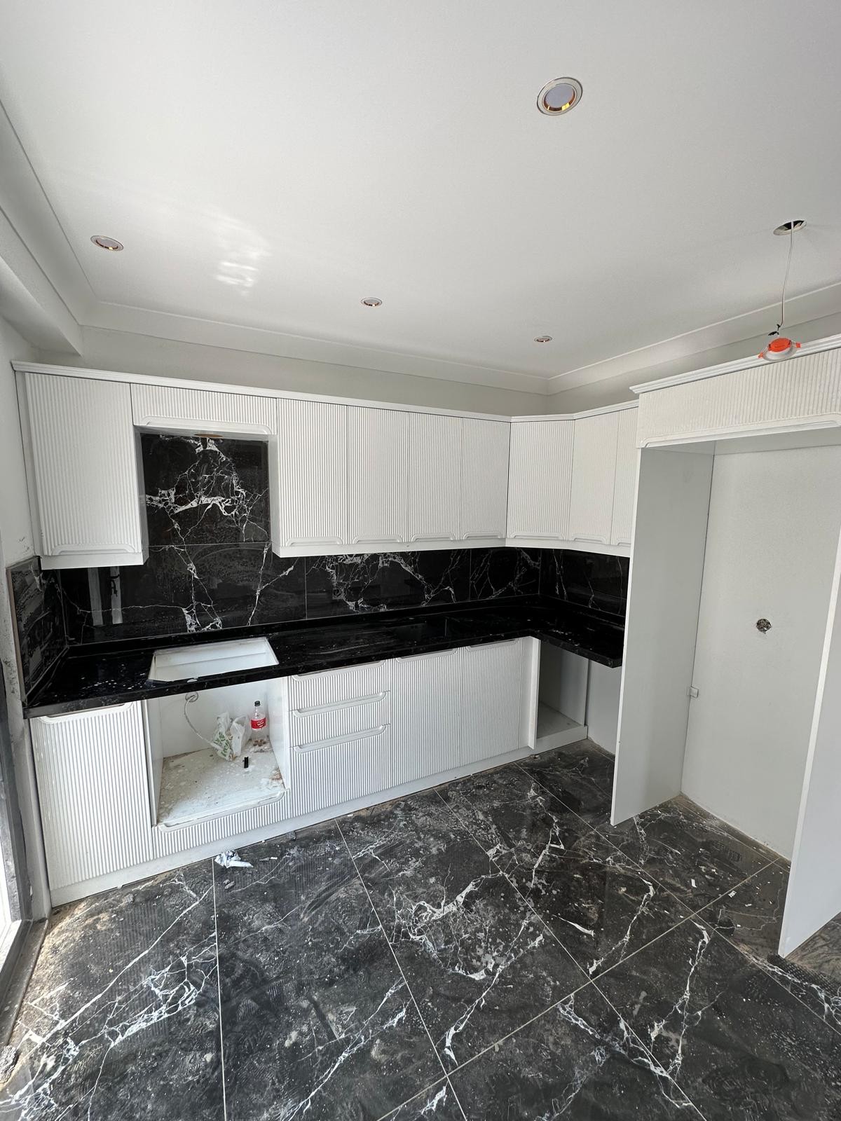 PLAJA 150METRE, MERKEZ PLAJ, KOMPLE GRANİT ZEMİN, EBEVEYN BANYO 3+1 TRİPLEKS VİLLA! KOCAALİ YALI MH