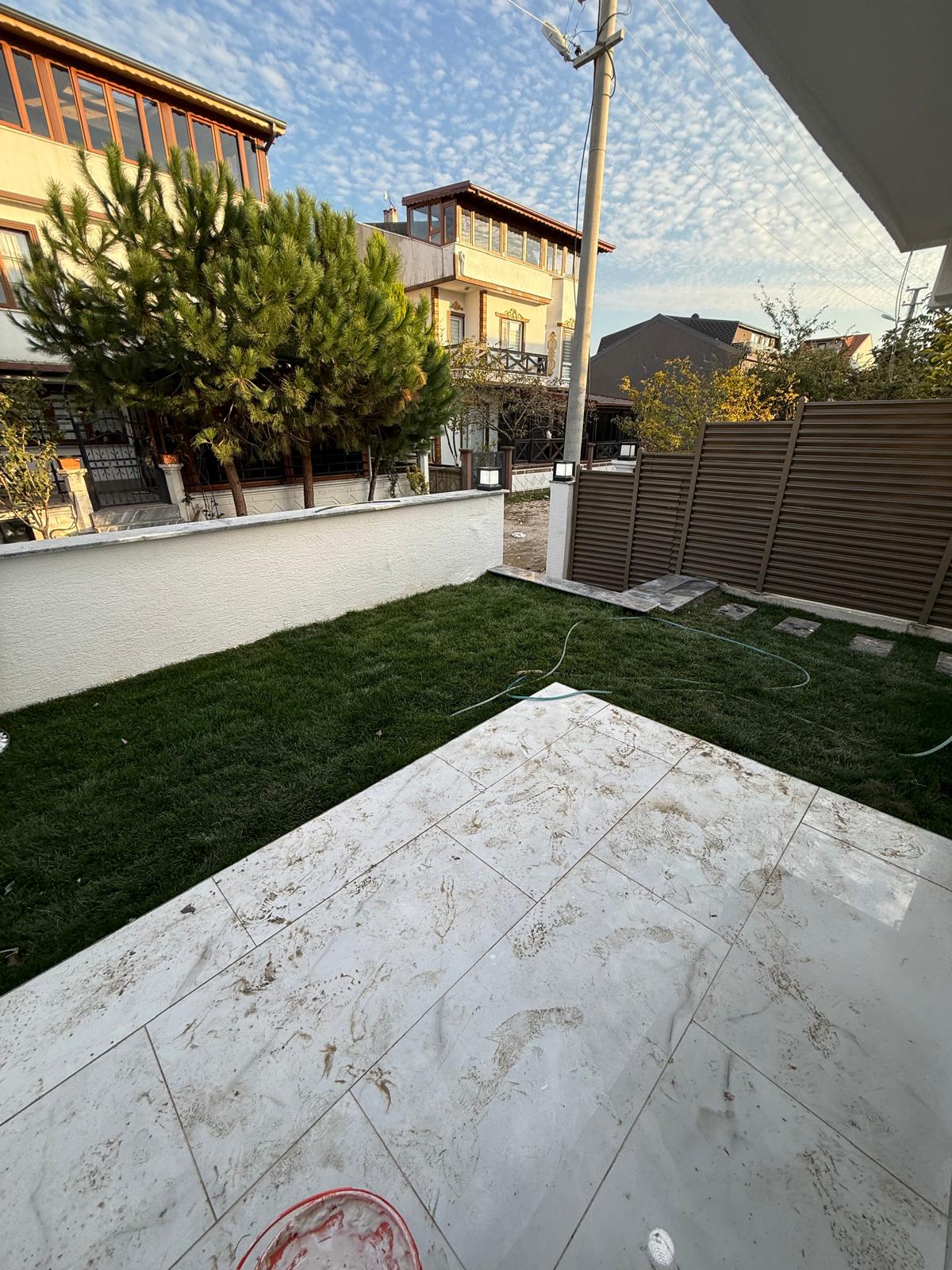 MERKEZ PLAJ, FIRSAT FİYAT, ÖN CEPHE, LÜKS DİZAYN, ALAÇATI TAŞ KONSEPT, EBEVEYN BANYO 3+1 TRİPLEKS VİLLA! KOCAALİ YALI MH