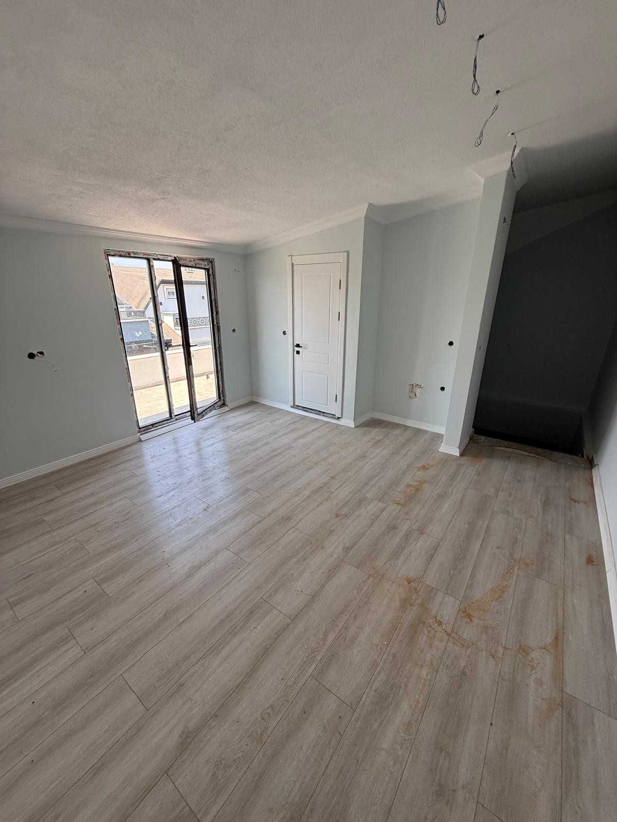 MÜSTAKİL GİRİŞ-BAHÇE, EBEVEYN BANYO, MERKEZ PLAJ 3+1 TRİPLEKS ! KOCAALİ YALI MH