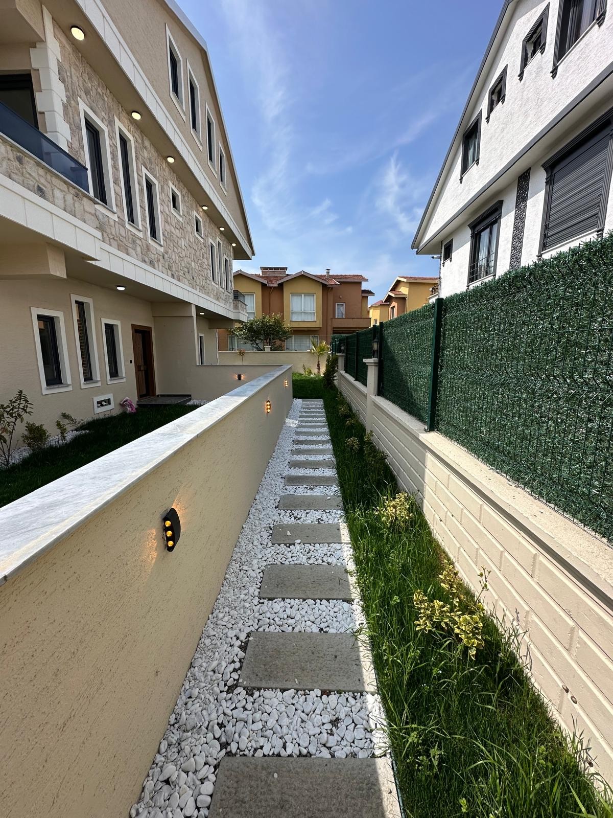 DENİZE 50M MESAFE, JAKUZİLİ, HAVUZLU, HAMAM KONSEPT BANYO 3+1 TRİPLEKS VİLLA! KOCAALİ YALI MH