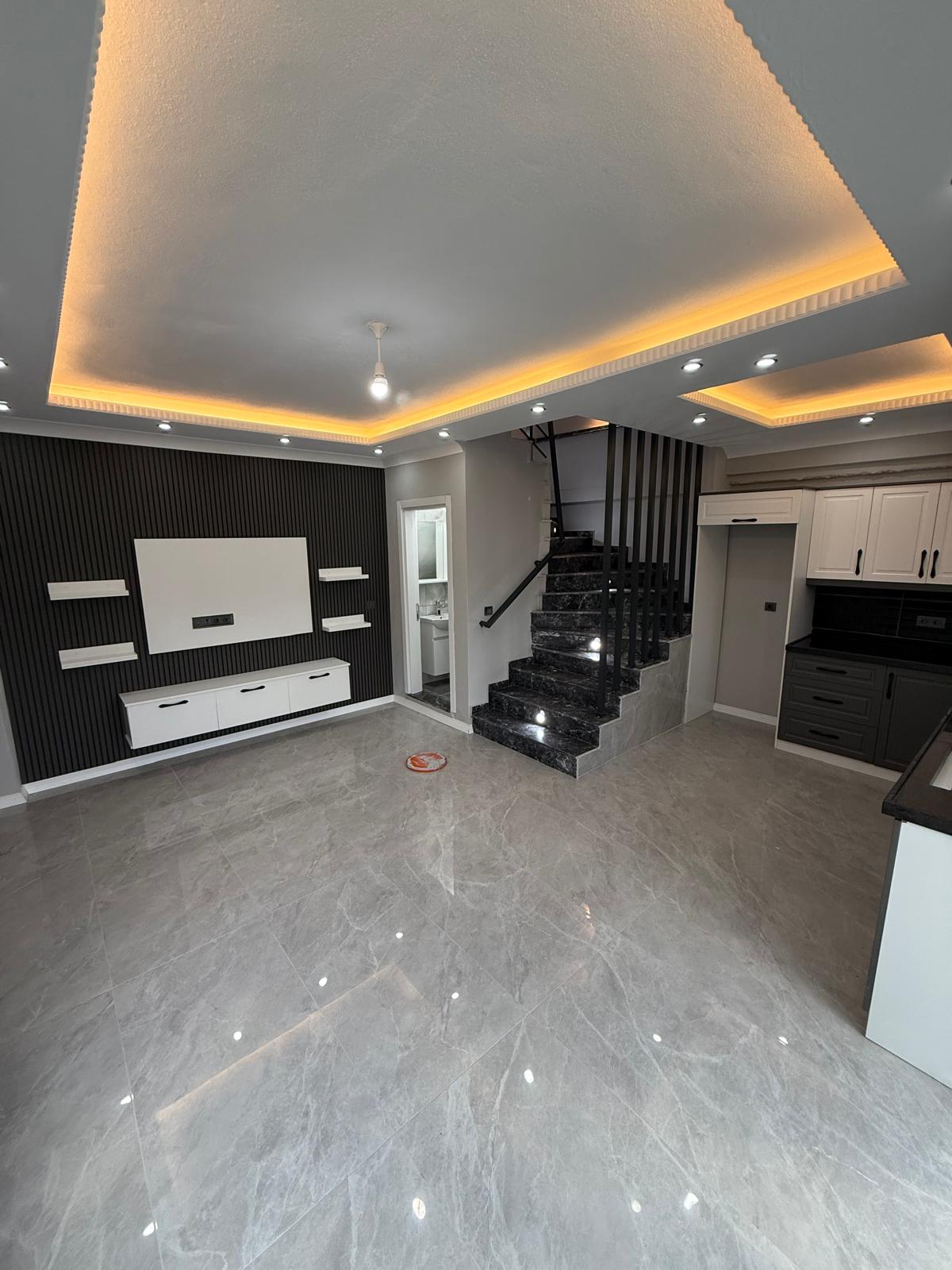 ARKA CEPHE, DENİZ MANZARALI TERAS, LÜKS DİZAYN, YERDEN ISITMA, EBEVEYN BANYOLU 3+1 TRİPLEKS VİLLA! KOCAALİ ALANDERE MH