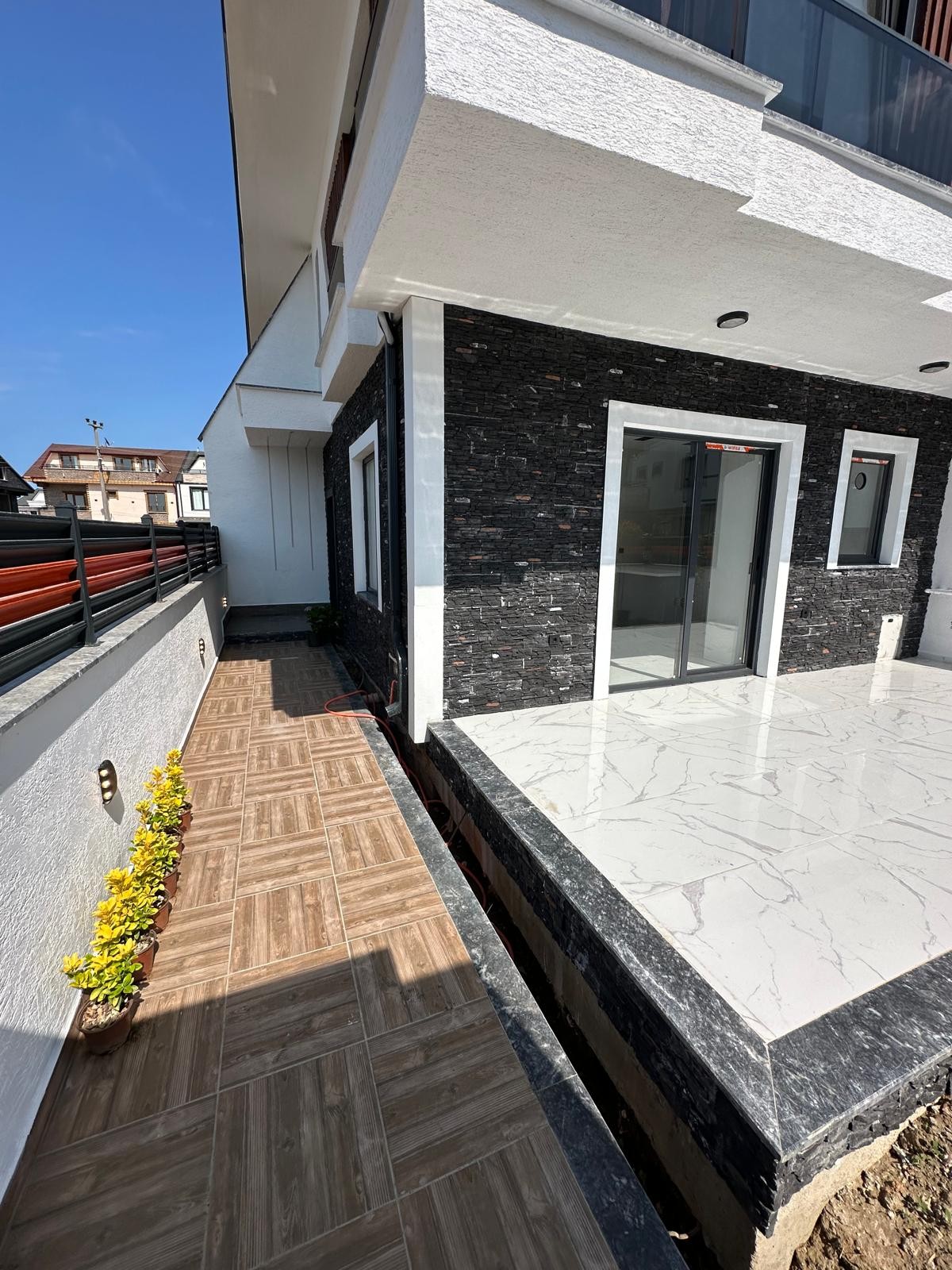 LÜKS DİZAYN, EBEVEYN BANYOLU, YERDEN ISITMA, ÖN CEPHE 4+1 TRİPLEKS VİLLA! KOCAALİ ALANDERE MH