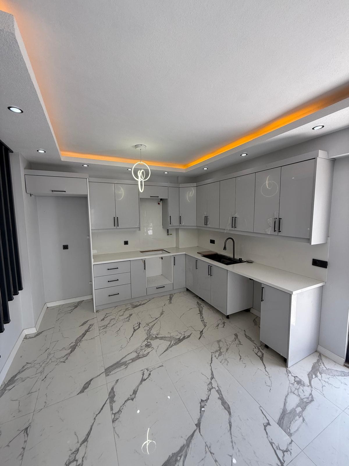 GENİŞ BAHÇE, YERDEN ISITMA, ARKA CEPHE, EBEVEYN BANYOLU 3+1 TRİPLEKS VİLLA! KOCAALİ ALANDERE MH