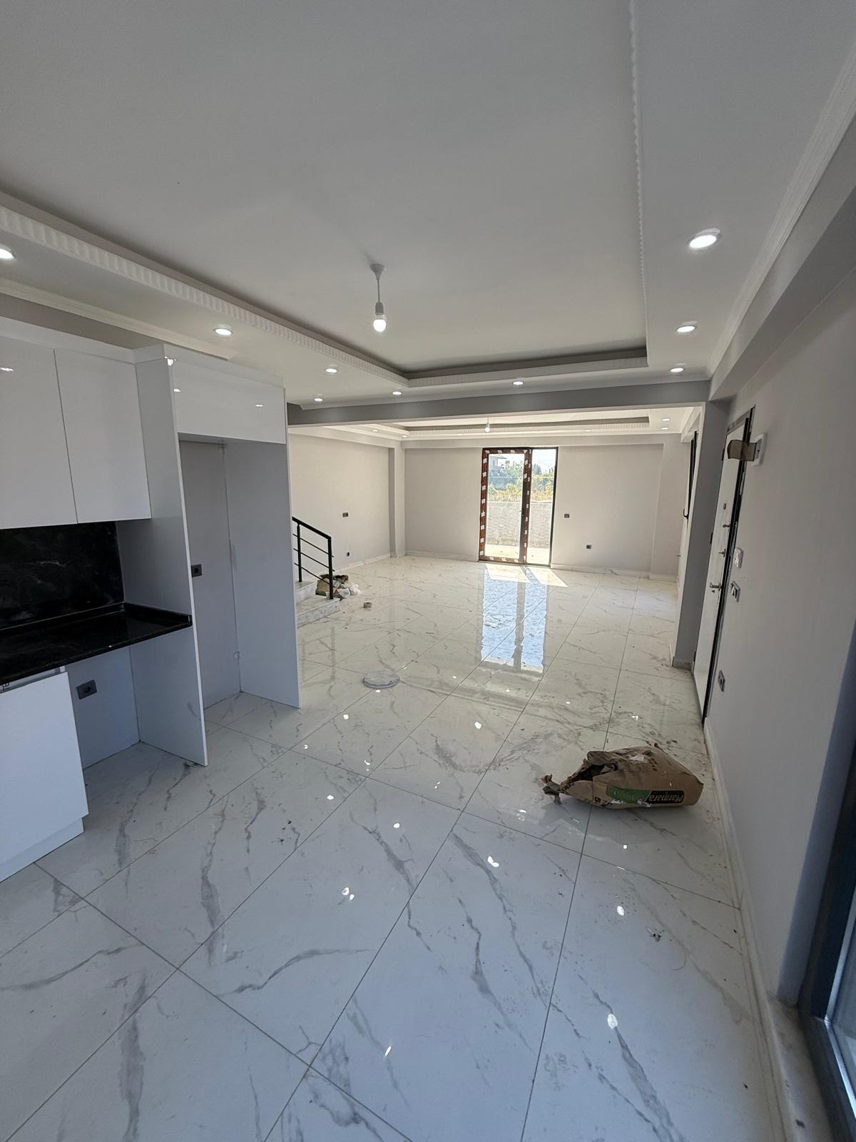 180m2 ARSA İÇİNDE, TAM BAĞIMSIZ MÜSTAKİL! HAVUZLU, KENDİNE GARAJLI 5+1 TRİPLEKS VİLLA! KOCAALİ ALANDERE MH