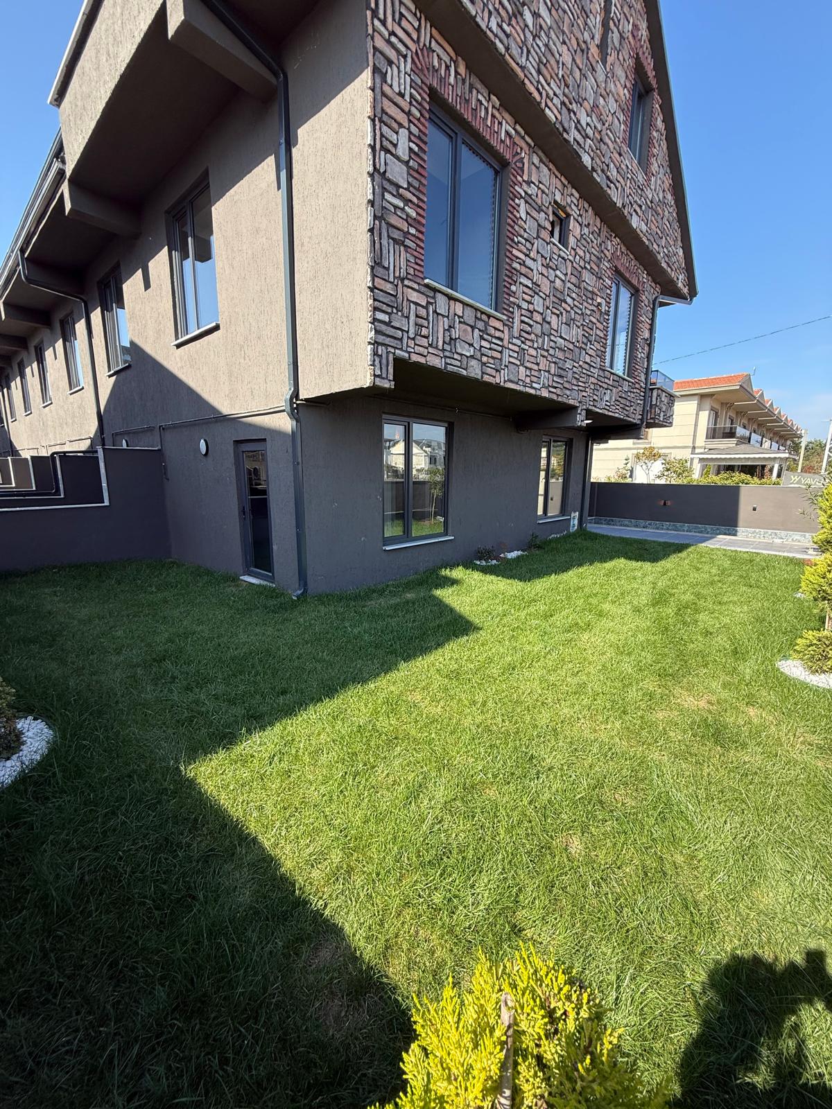 KÖŞE PARSEL, ULTRA GENİŞ BAHÇE, MERKEZ PLAJ, HAVUZLU, AYRI KONSEPT MUTFAK  4+1 TRİPLEKS VİLLA! KOCAALİ YAYLA MH