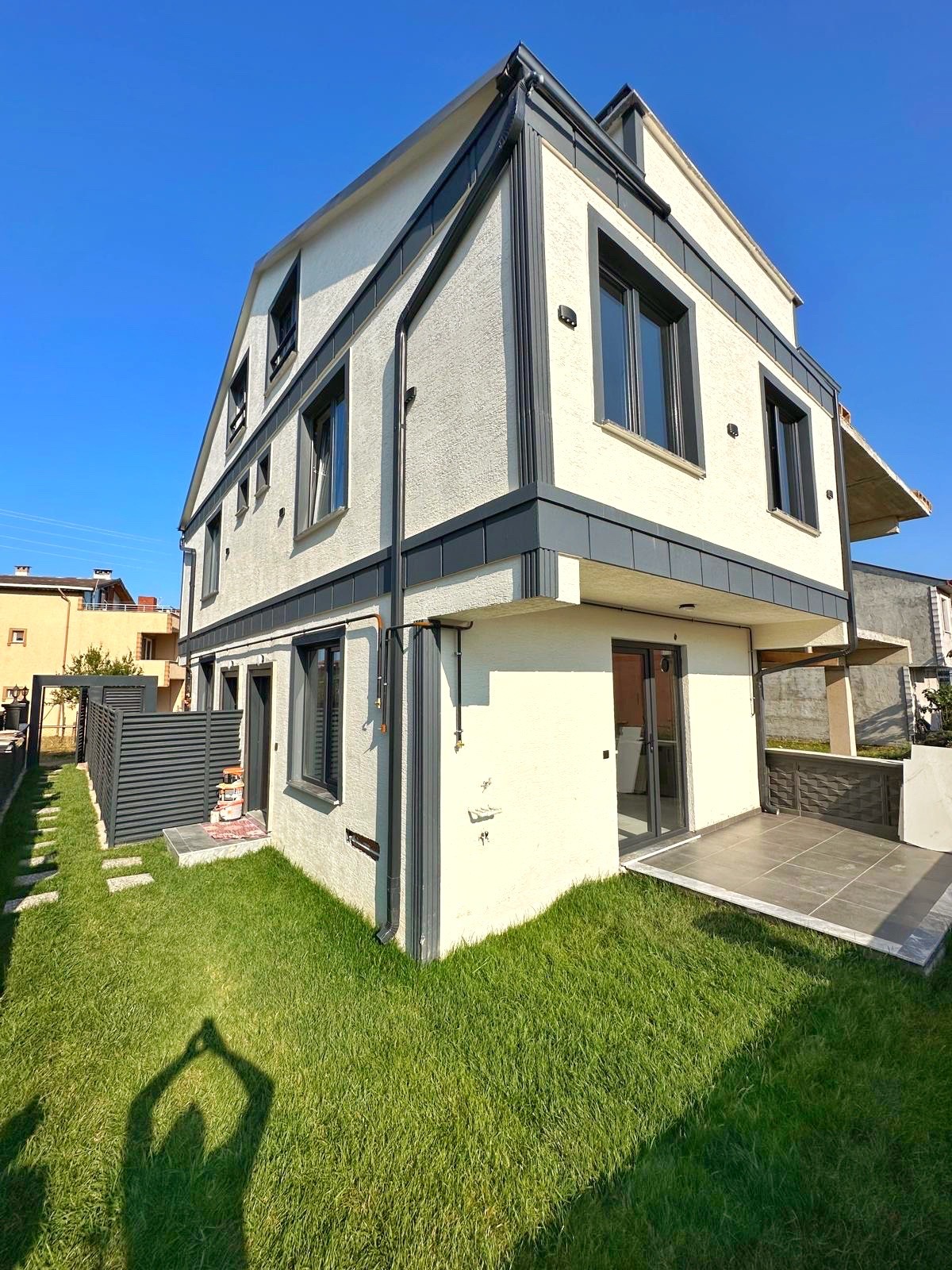 TAM BAĞIMSIZ MÜSTAKİL GİRİŞ, MÜSTAKİL GENİŞ BAHÇE, FİYAT PERFORMANS 3+1 TRİPLEKS VİLLA! KOCAALİ ALANDERE MH