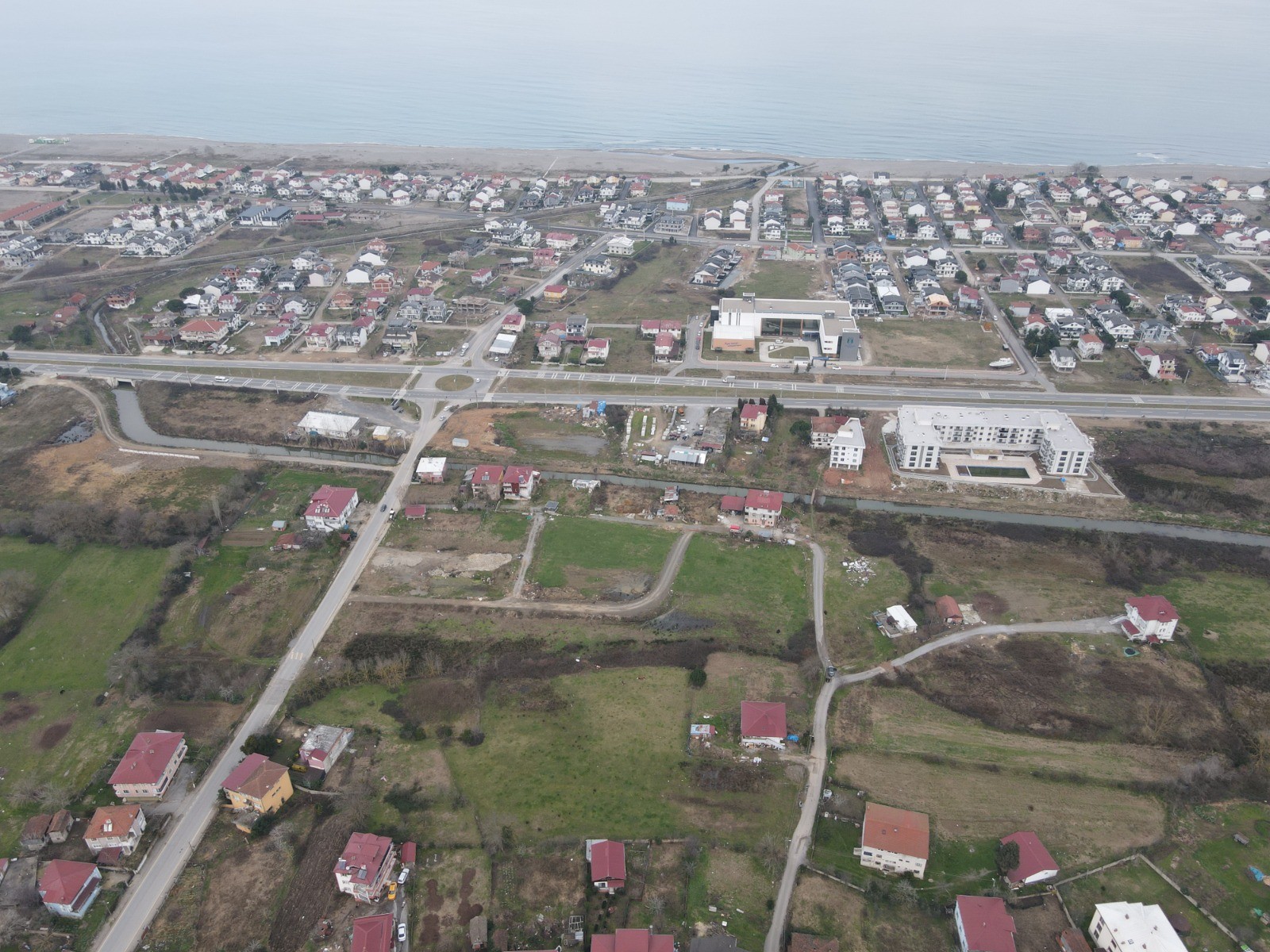 PANORAMİK DENİZ MANZARALI, DOĞA İLE İÇ İÇE, İMARLI-RUHSATLI-PROJELİ PARSELLENMİŞ ARSA 412M2 – KADIKÖY MH.