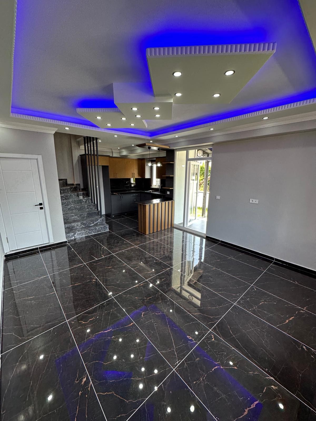 EBEVEYN BANYO, MÜSTAKİL GİRİŞ, MÜSTAKİL BAHÇE, VERANDALI 3+1 TRİPLEKS VİLLA! KOCAALİ ALANDERE MH