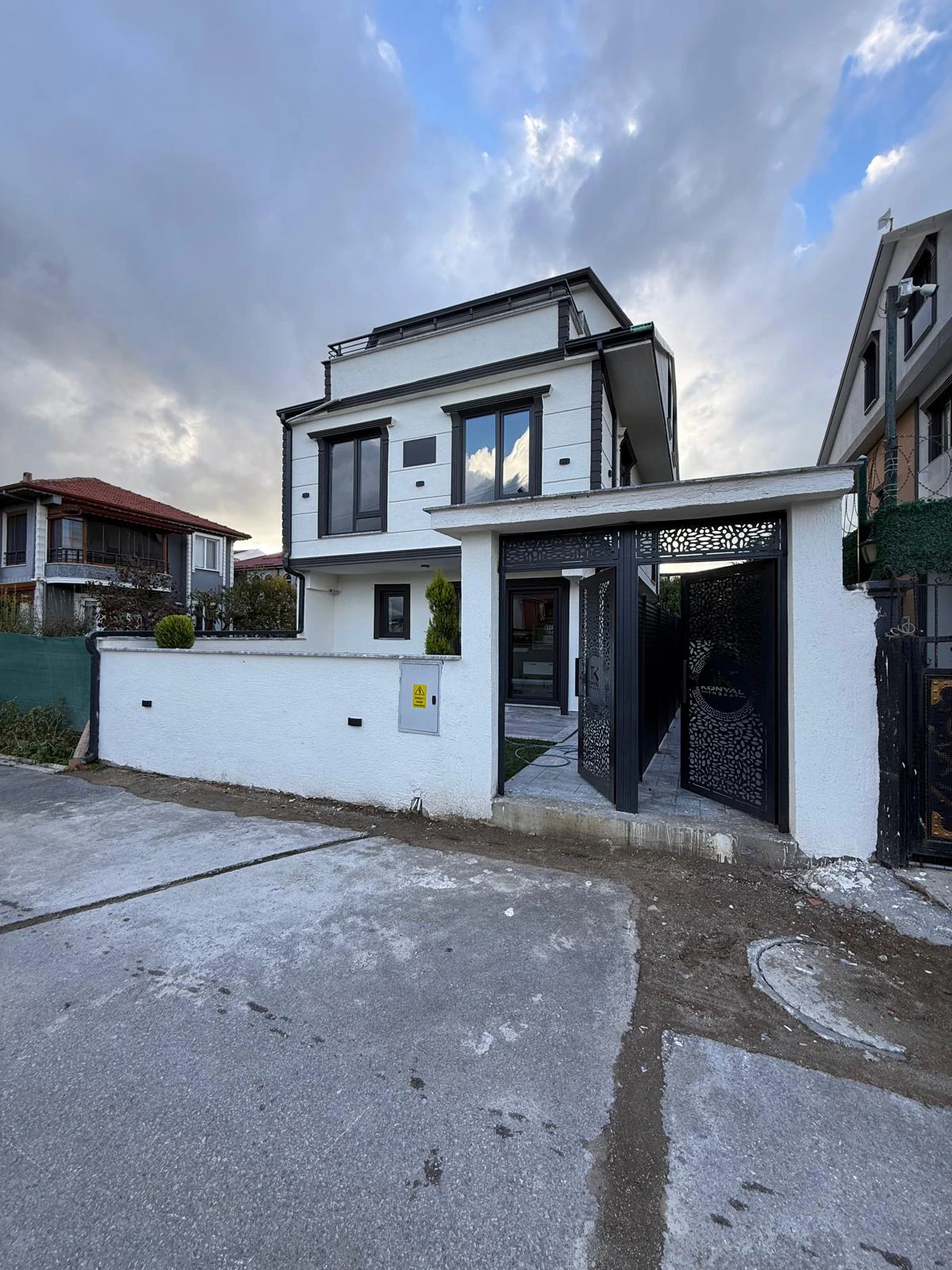 ÖN CEPHE, DENİZ MANZARALI TERAS, LÜKS DİZAYN, YERDEN ISITMA, EBEVEYN BANYOLU 3+1 TRİPLEKS VİLLA! KOCAALİ ALANDERE MH