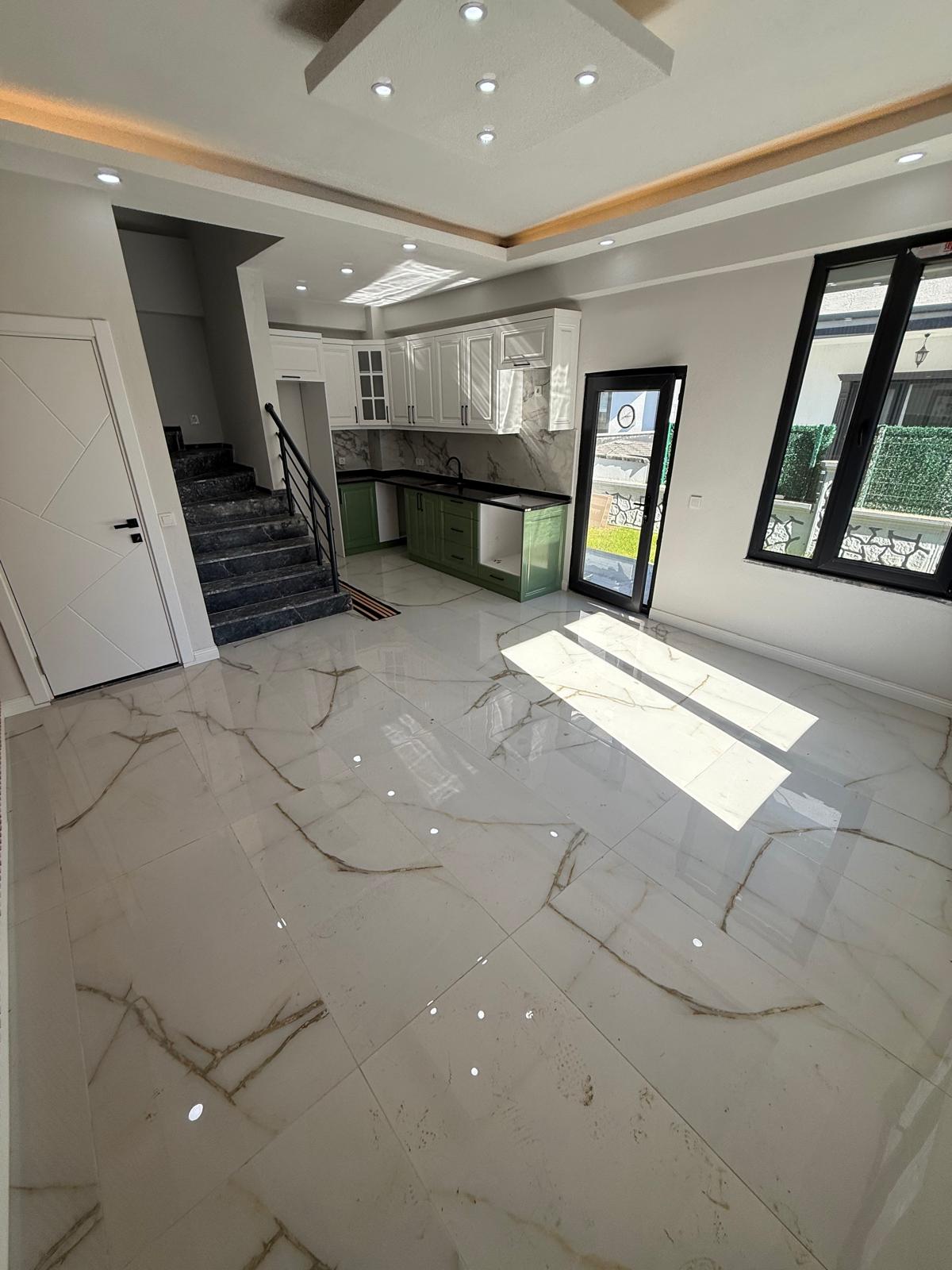 FİYAT/PERFORMANS, EBEVEYN BANYOLU, GENİŞ BAHÇE, YERDEN ISITMA, KOMPLE GRANİT ZEMİN 3+1 TRİPLEKS VİLLA! KOCAALİ ALANDERE MH