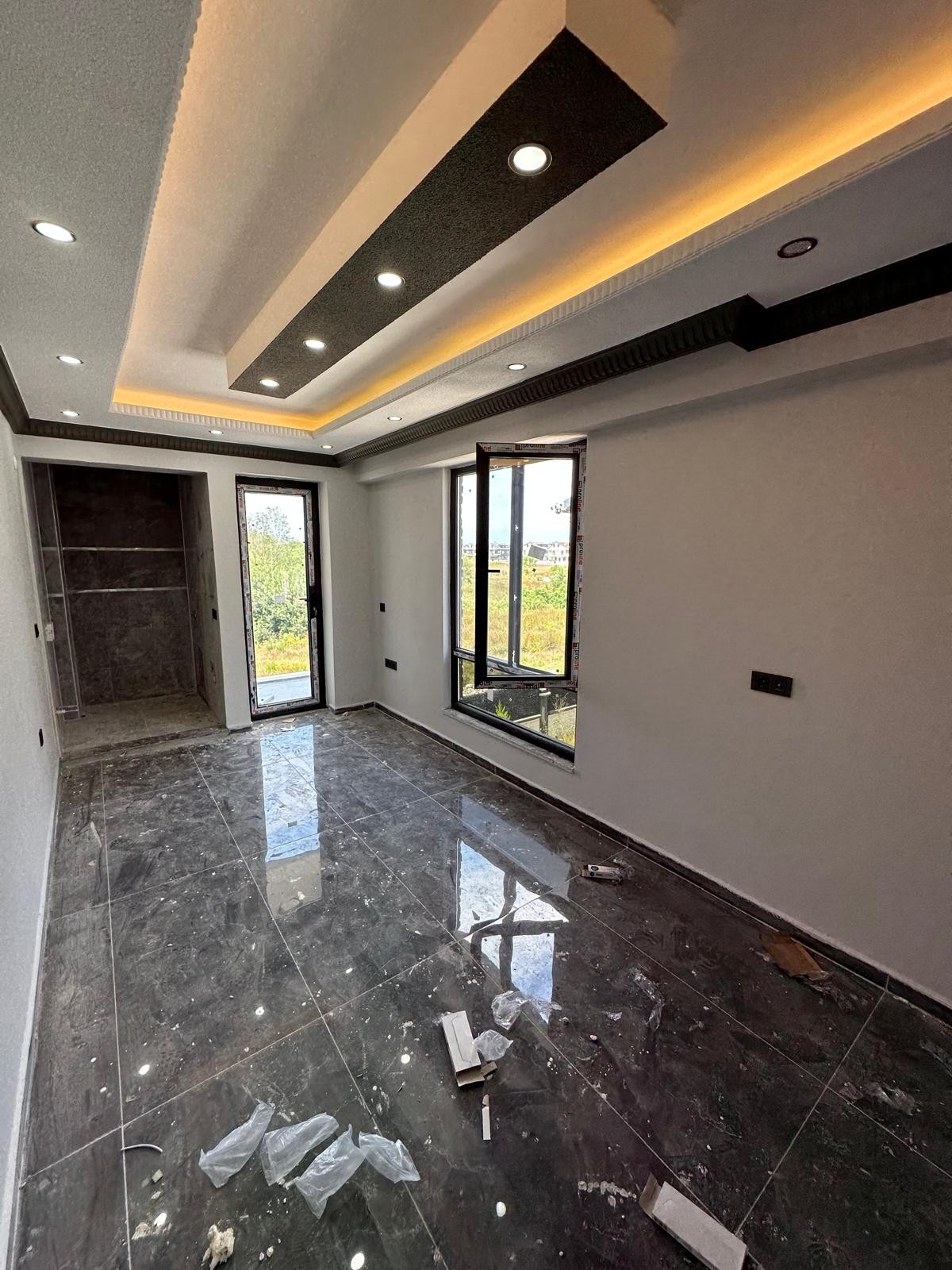LÜKS DİZAYN, KENDİNE GARAJLI, ÖN CEPHE, YERDEN ISITMA 4+1 TRİPLEKS VİLLA! KOCAALİ ALANDERE MH